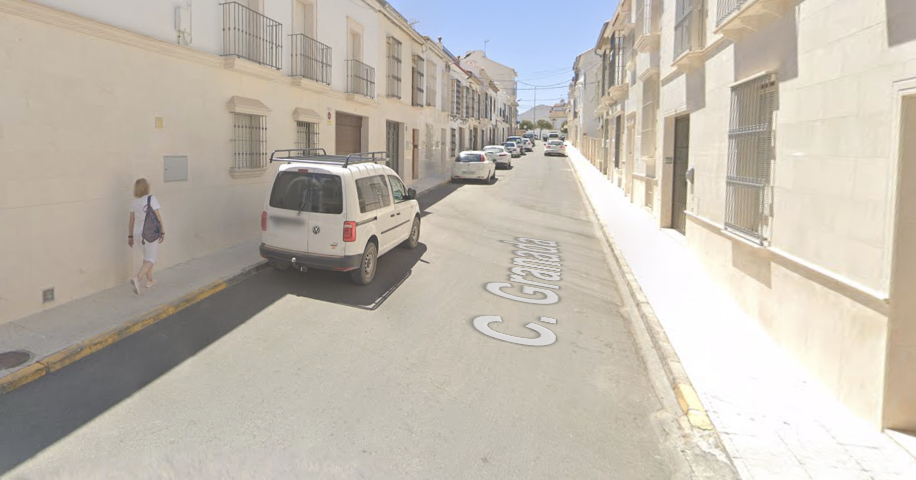 La calle Granada de Estepa, donde ha tenido lugar el presunto asesinato machista. Fotografía de Google Maps.