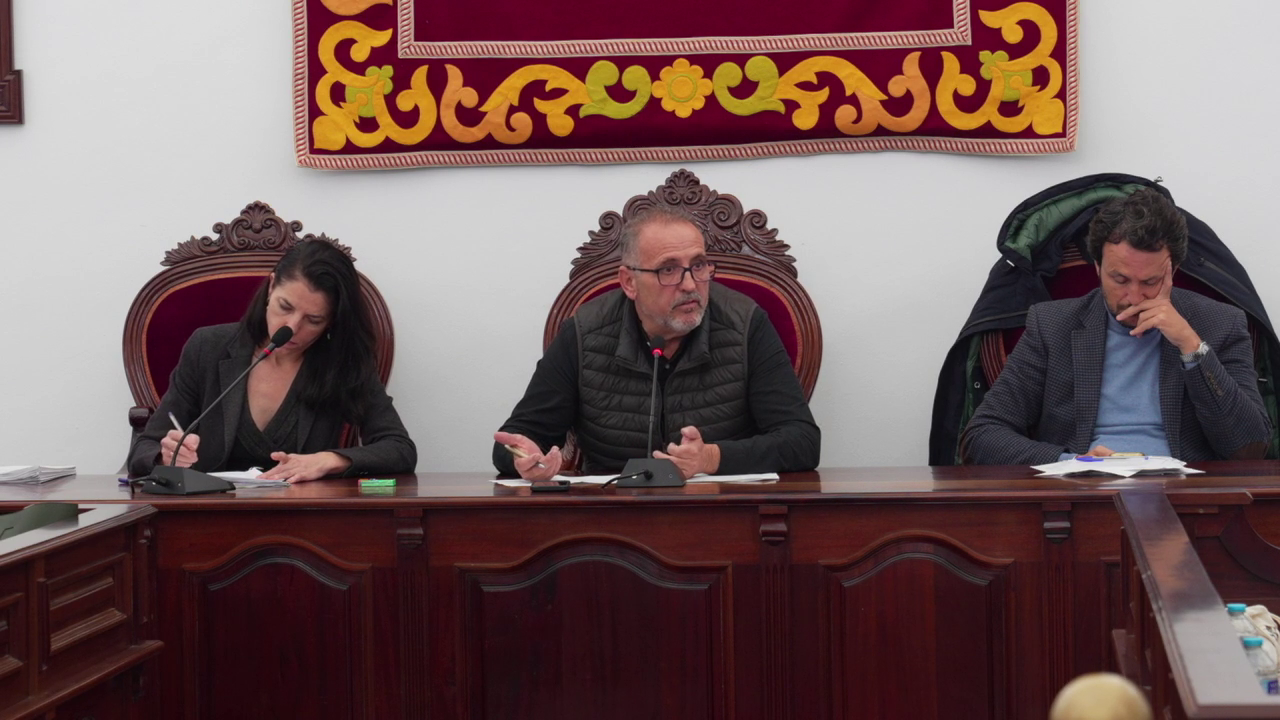 El alcalde de Medina Sidonia,  José Manuel Ruiz Alvarado, durante la celebración del pleno de noviembre.