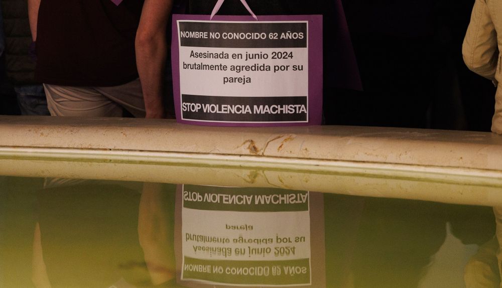 Detalle de una de las esquelas llevadas en la manifestación por el 25N en Jerez.