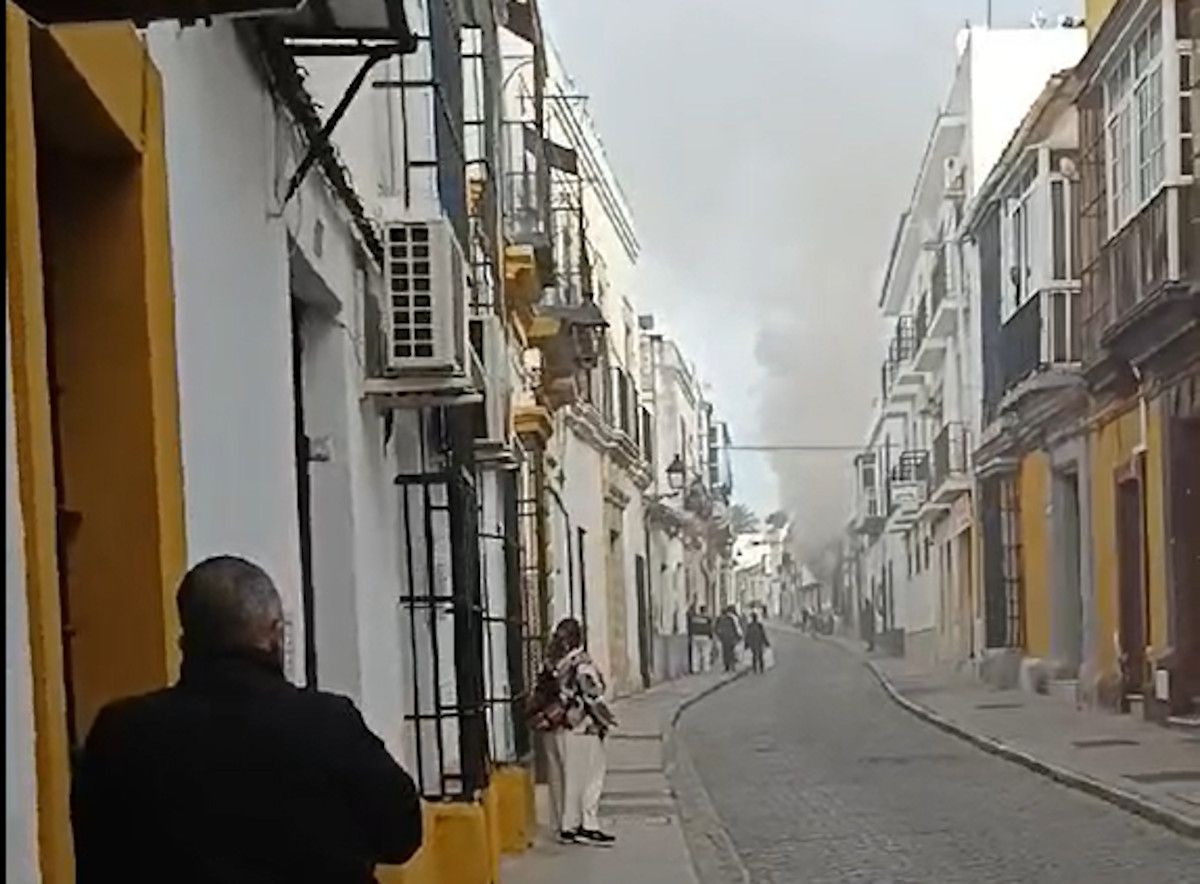 Susto en el Barrio Alto de El Puerto por un incendio en una vivienda. 