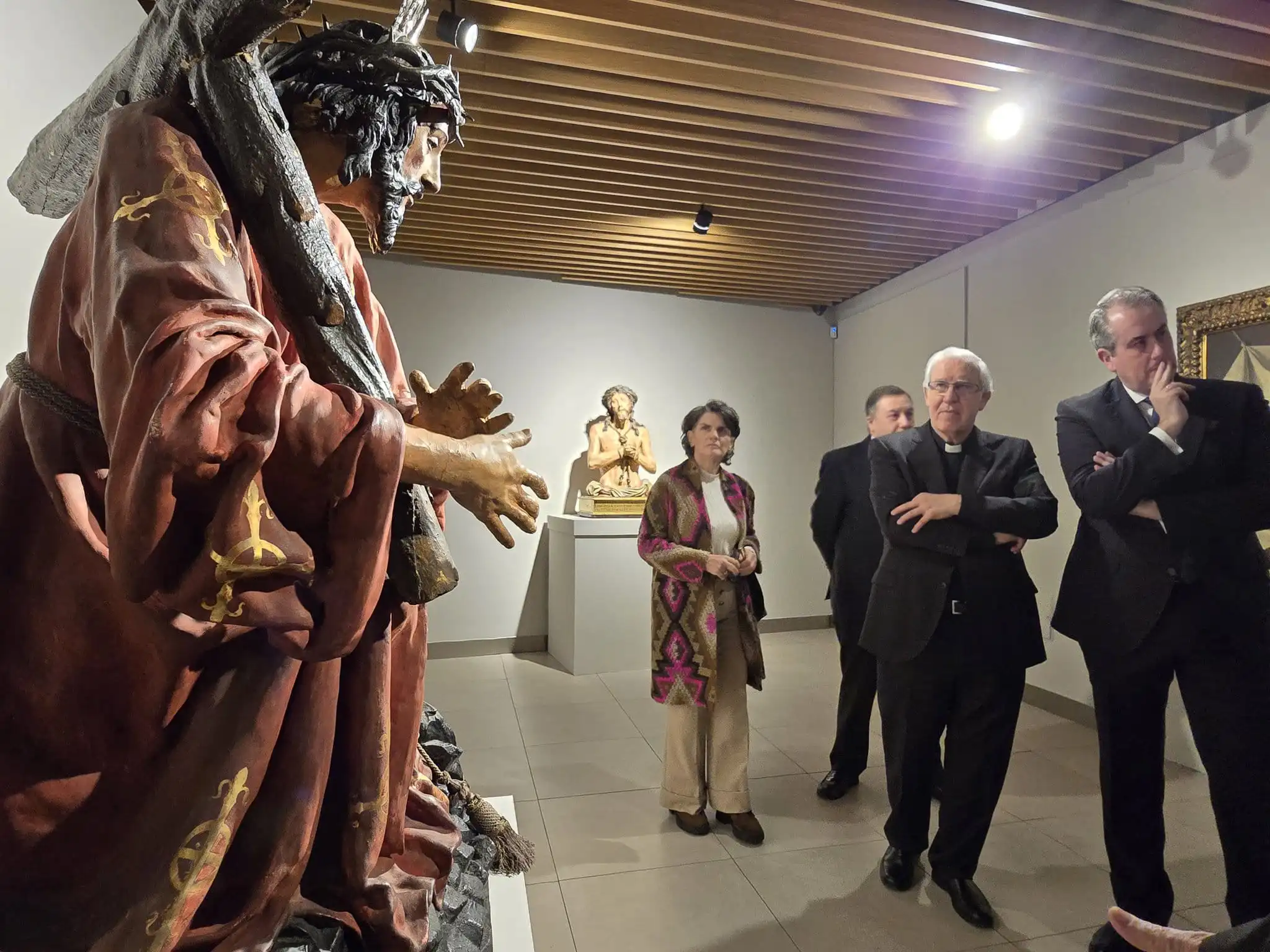 El arzobispo en la apertura de la exposición 'Arte y devoción en Andalucía'.