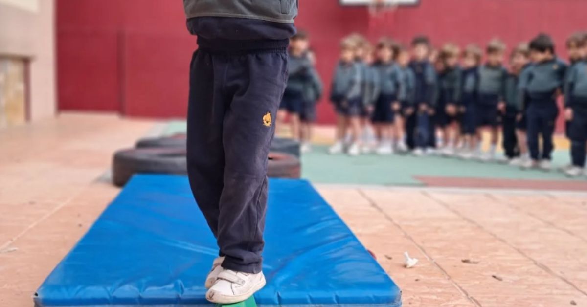 Un grupo de niños del colegio donde presuntamente se cometieron los abusos sexuales.