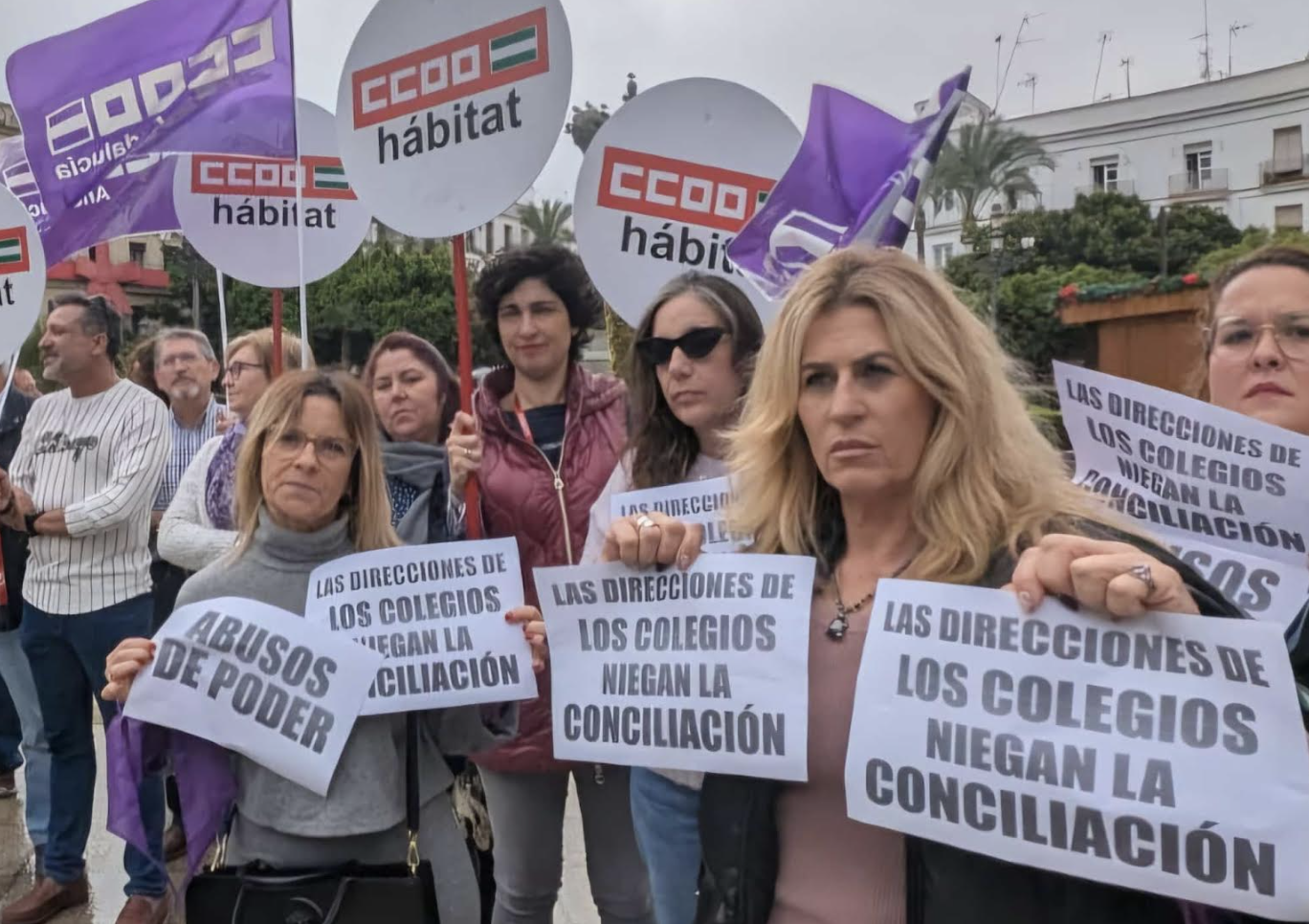 Protesta de las limpiadoras de los colegios de Jerez contra la dirección de los centros educativos.