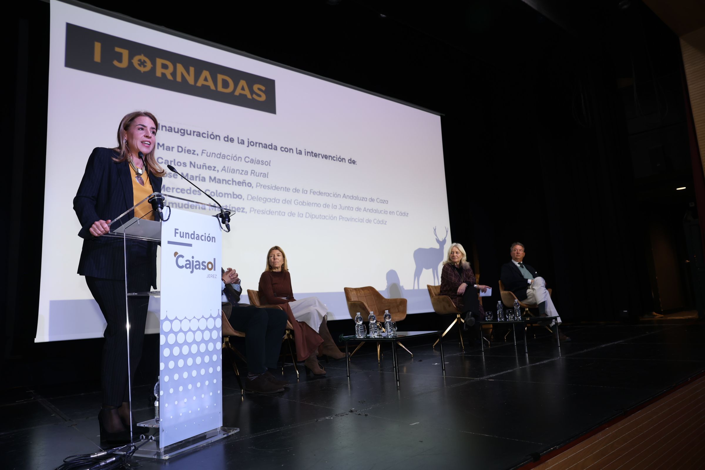 Almudena Martínez, presidenta de Diputación, en la presentación de la jornada cinegética y de caza de la Fundación Cajasol.