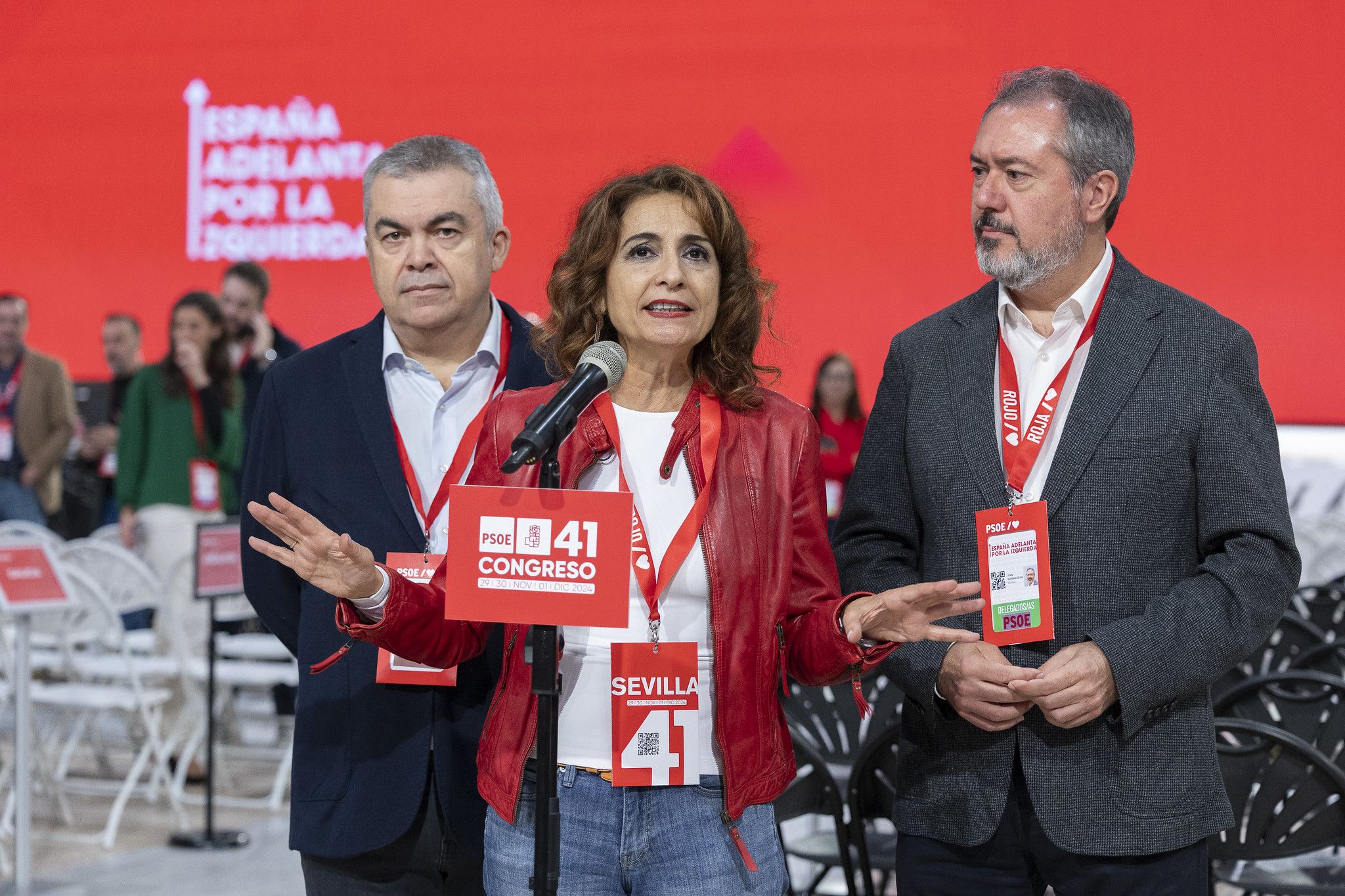 Montero, con Santos Cerdán y Juan Espadas, este viernes en el congreso del PSOE que se celebra en Sevilla.