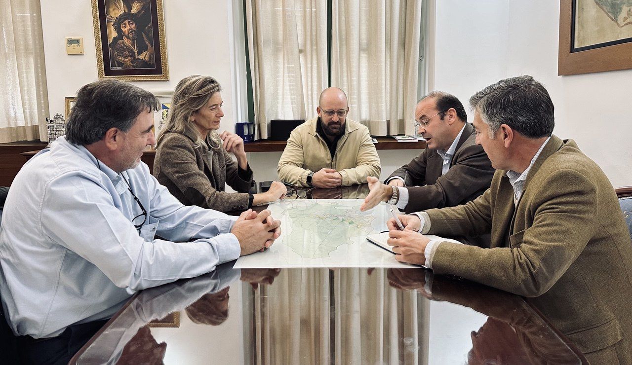 Reunión con los propietarios de las fincas donde se prevé construir un campo de golf en El Puerto.