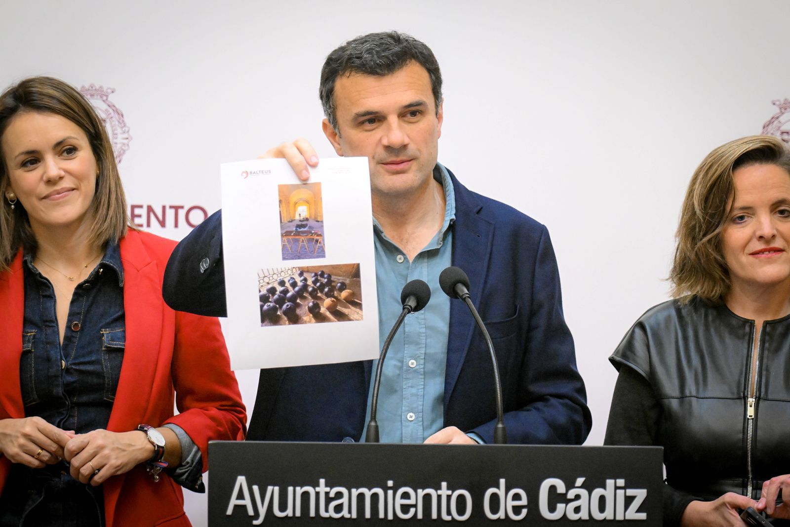 El alcalde de Cádiz, Bruno García, anuncia que incorporara seis nuevos agentes medioambientales.