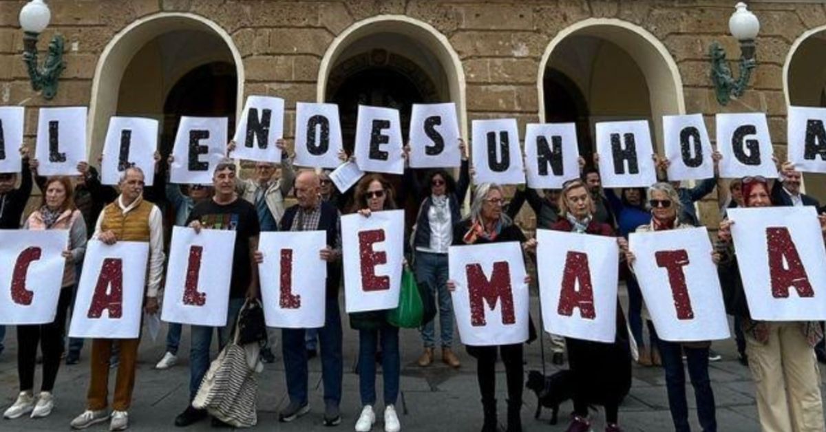 "La calle mata". APDHA convoca una concentración para el martes en el lugar en el que murió Rosa en Cádiz.