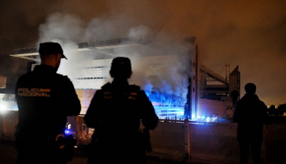 El incendio del auditorio Rocío Jurado de La Cartuja, en imágenes.