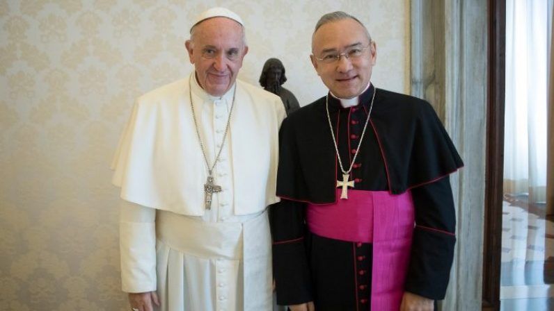 El Papa Francisco y monseñor Edgar Parra.