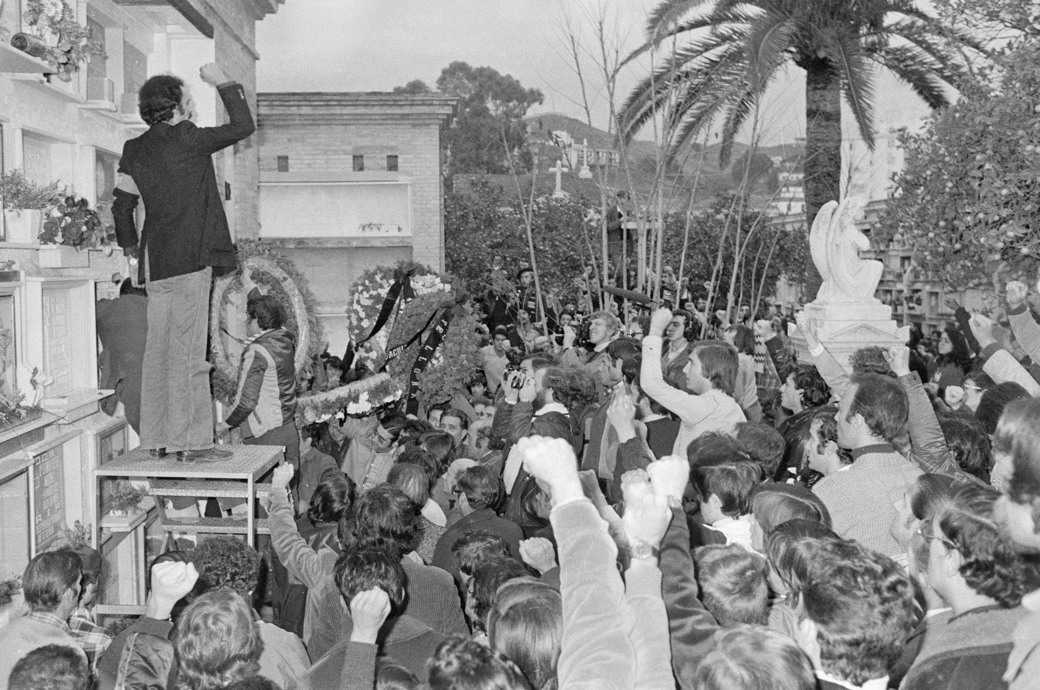 El entierro de Manuel José García Caparrós, asesinado en Málaga el 4 de diciembre de 1977.