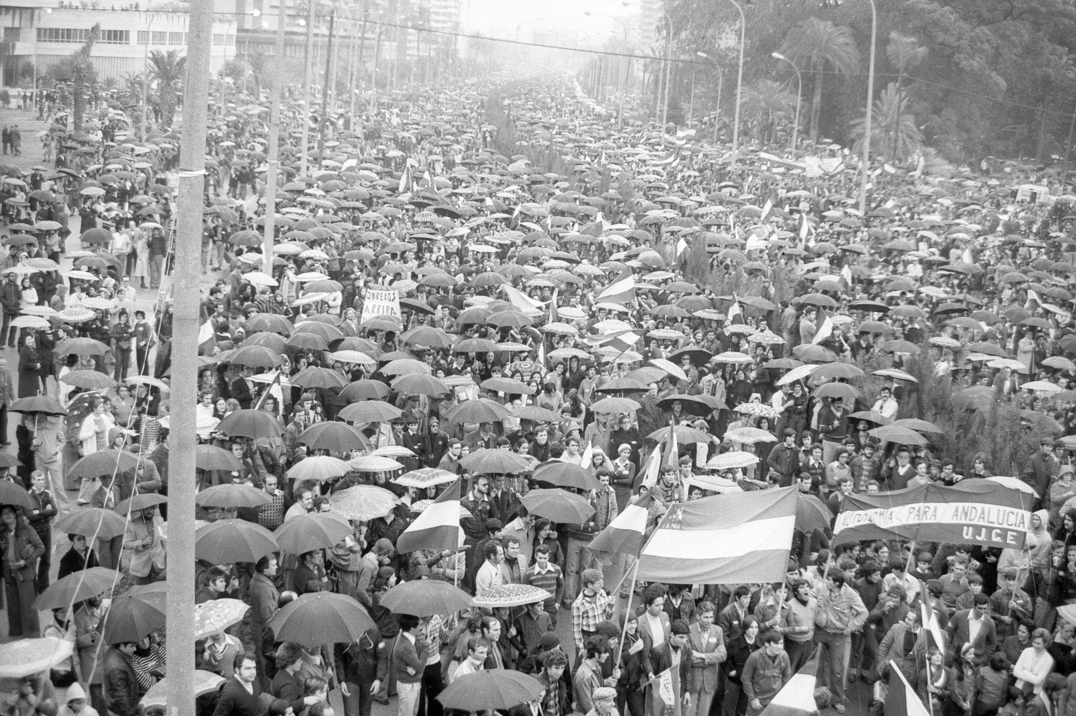 Ni la lluvia paró aquella histórica manifestación del 4D por la autonomía andaluza.