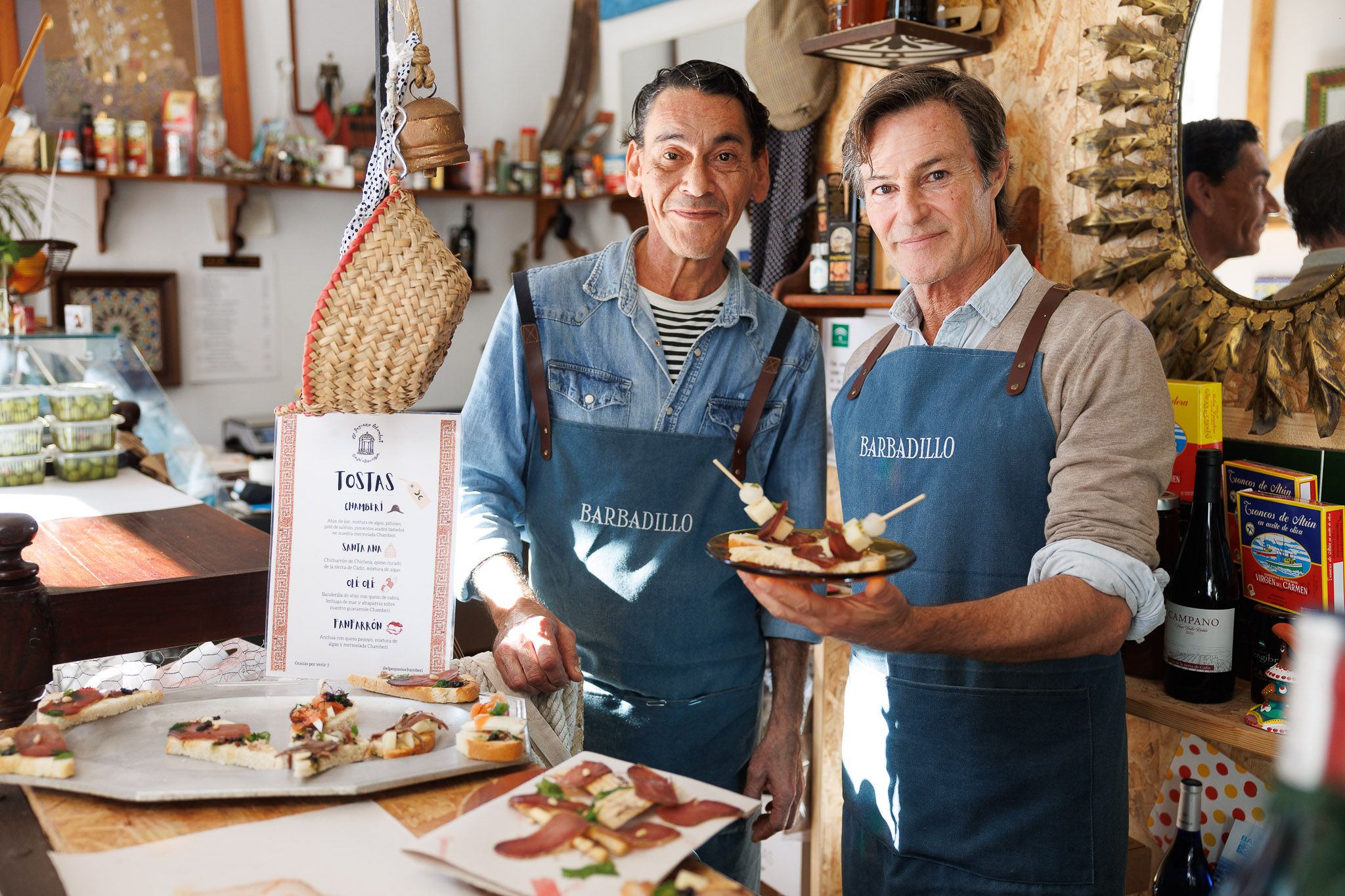 Los dos propietarios de 'El Pequeño Chamberí', una boutique de calidad en San Fernando.