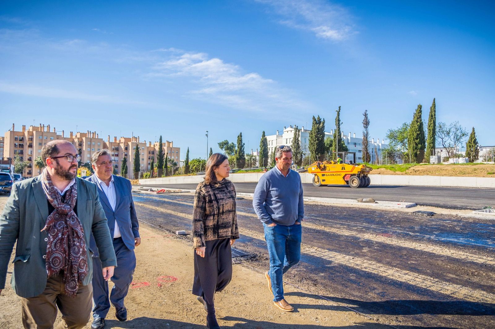 La alcaldesa de San Fernando, Patricia Cavada, visitando los aparcamientos.