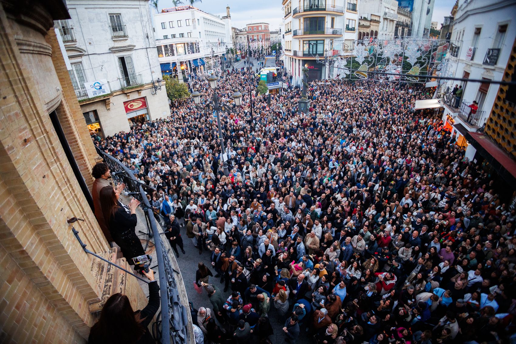 Vista del ambiente en las Zambombas, desde el Gallo Azul el sábado de puente de la Constitución en Jerez.