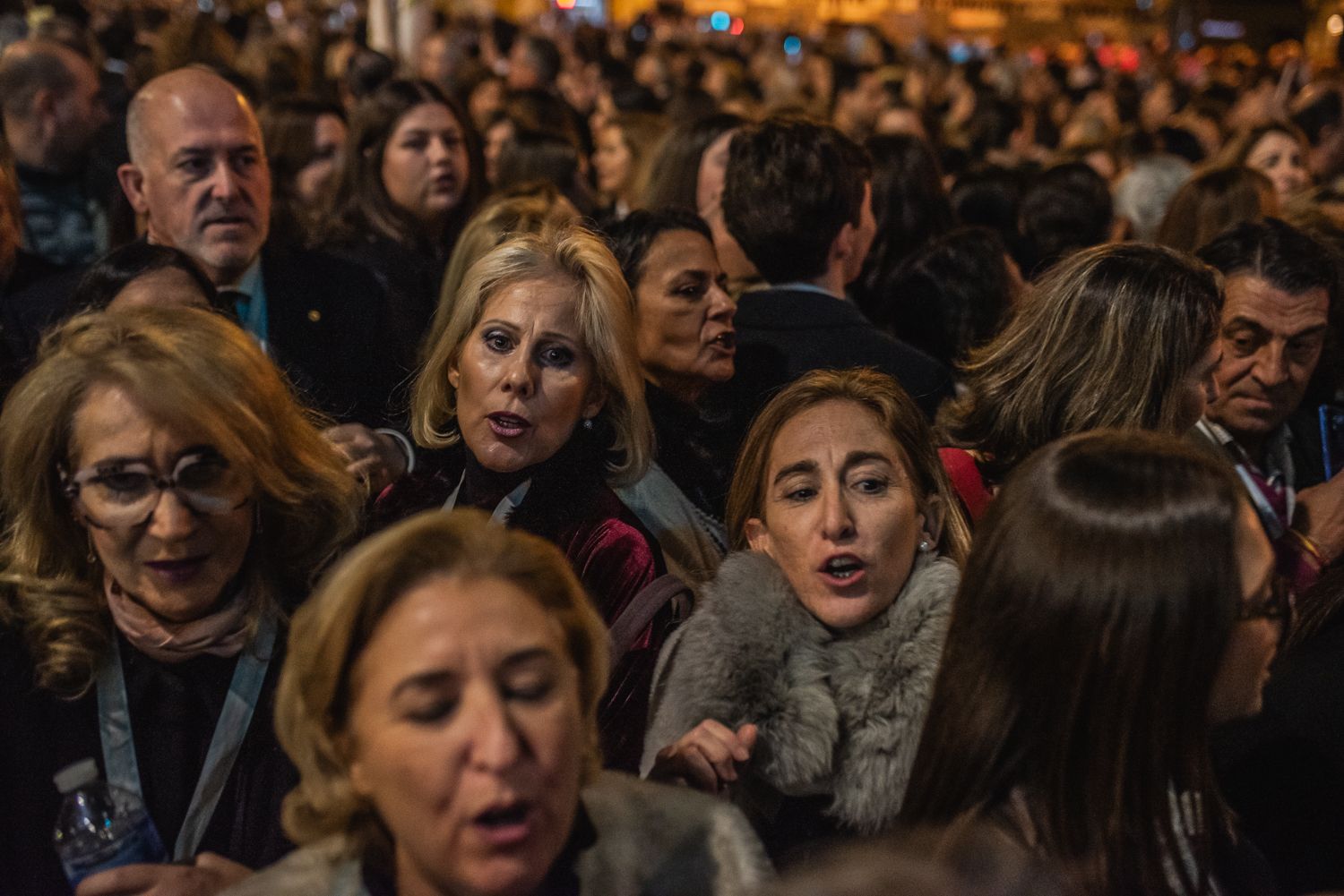 Momentos vibrantes de los loreños portando a la Virgen de Setefilla en la Magna.