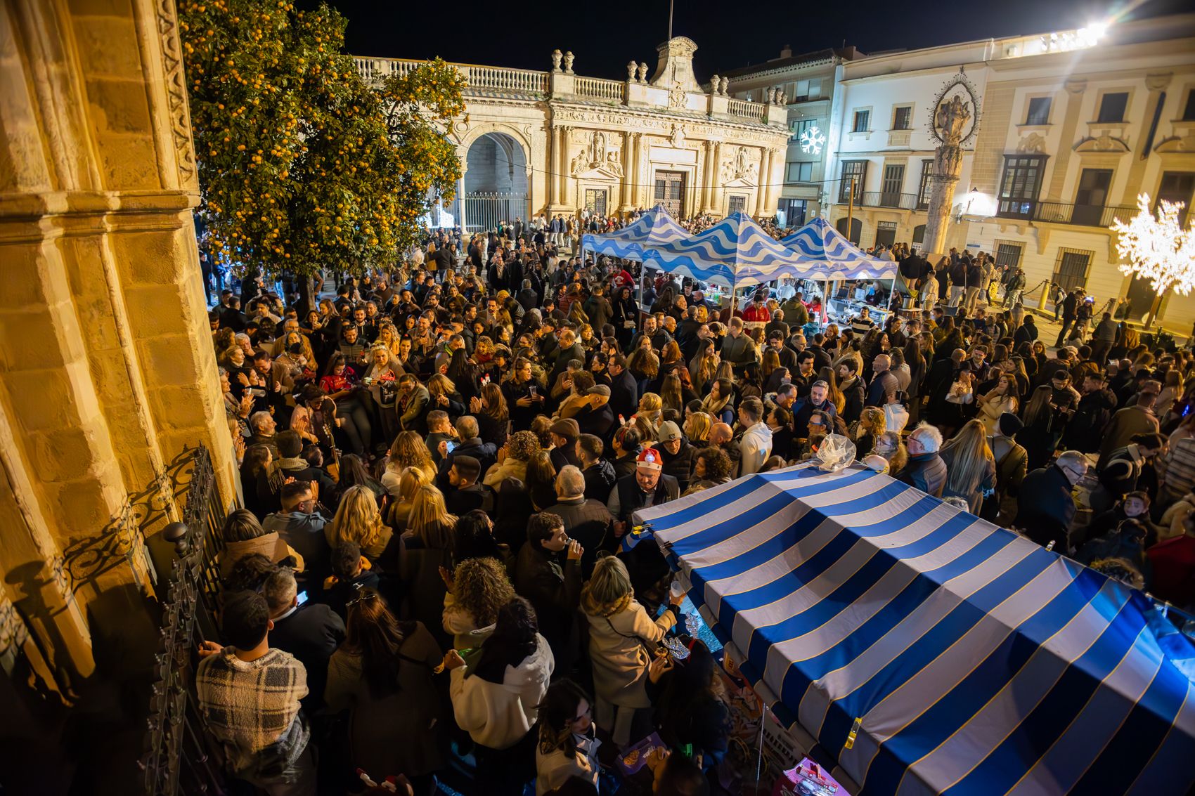 Zambomba en la plaza de la Asunción.