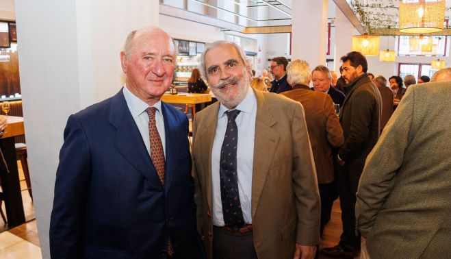 Primer plano de Ricardo Rebuelta y Evaristo Babé, los hombres del Brandy de Jerez.