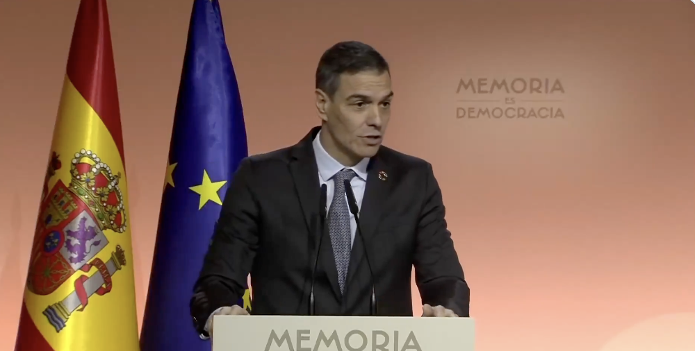 Pedro Sánchez, anunciando las más de 100 actividades para celebrar la muerte de Franco y el inicio de la democracia.