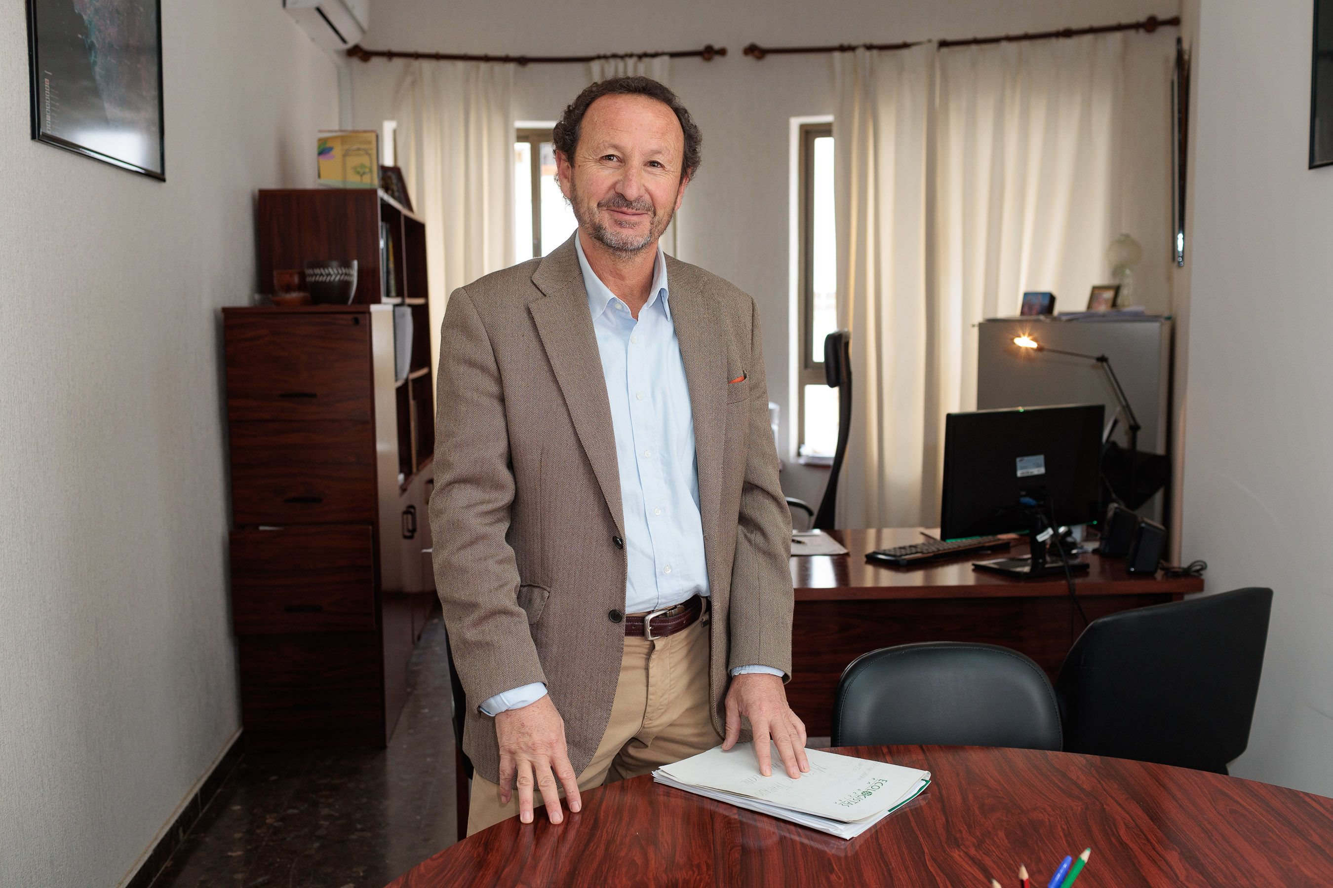 Javier Farfante, abogado de Ecologistas en Acción, posa en su despacho en Jerez.