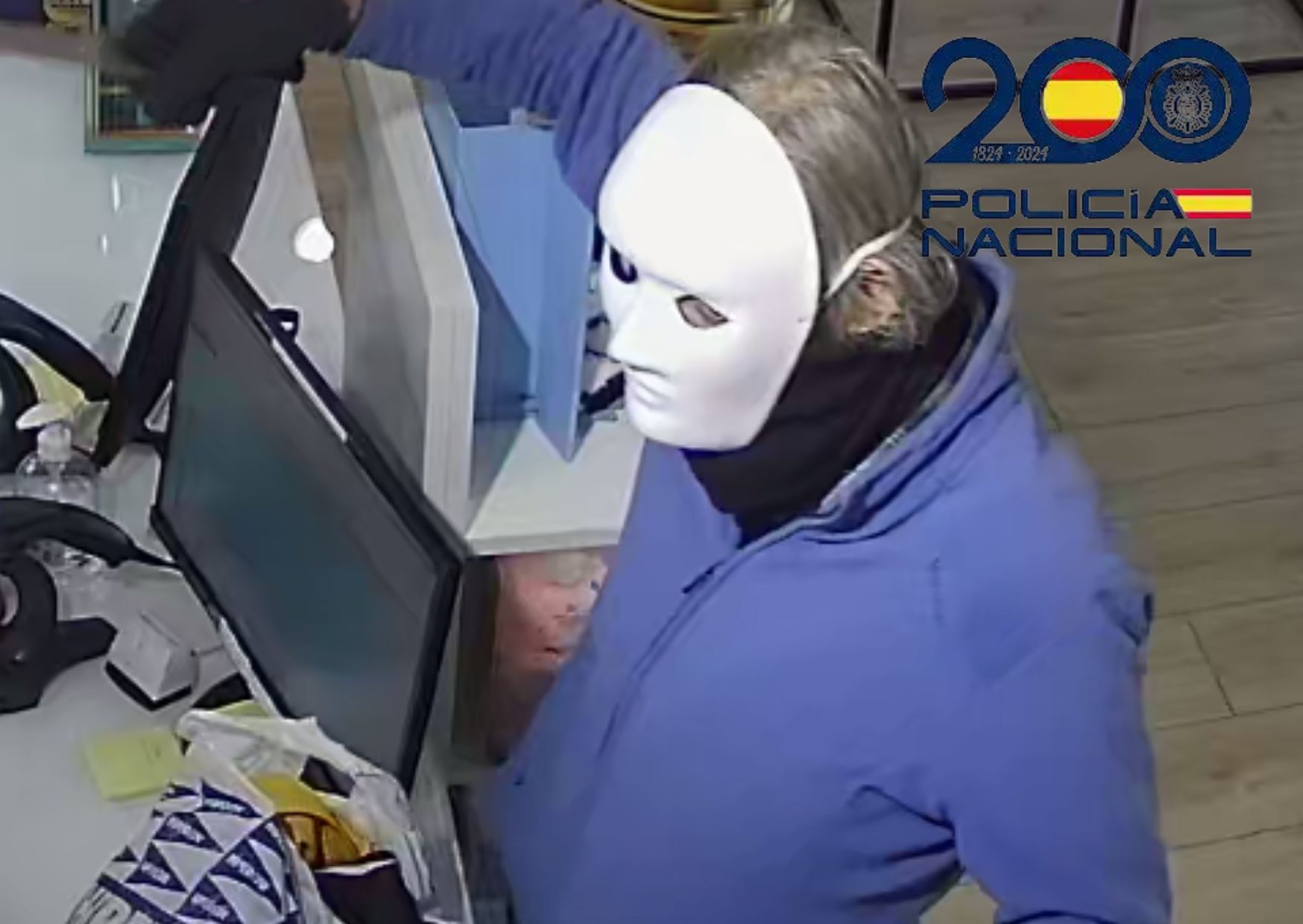 El atracador enmascarado de una farmacia en Cádiz.