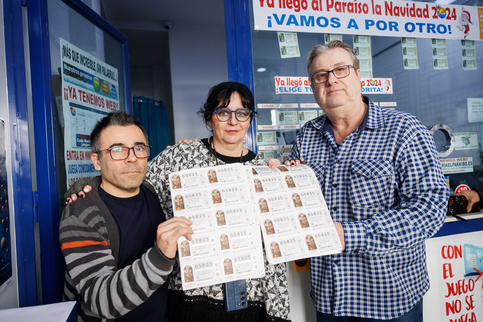 Vicente Albiach, María José Campo y José Vicente López, propietarios de la administración de loterías 'El Paraíso'.