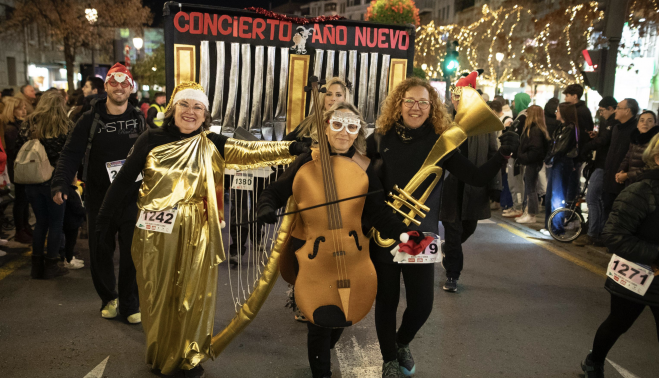 Algunas participantes de la Carrera Nocturna de disfraces de Granada.