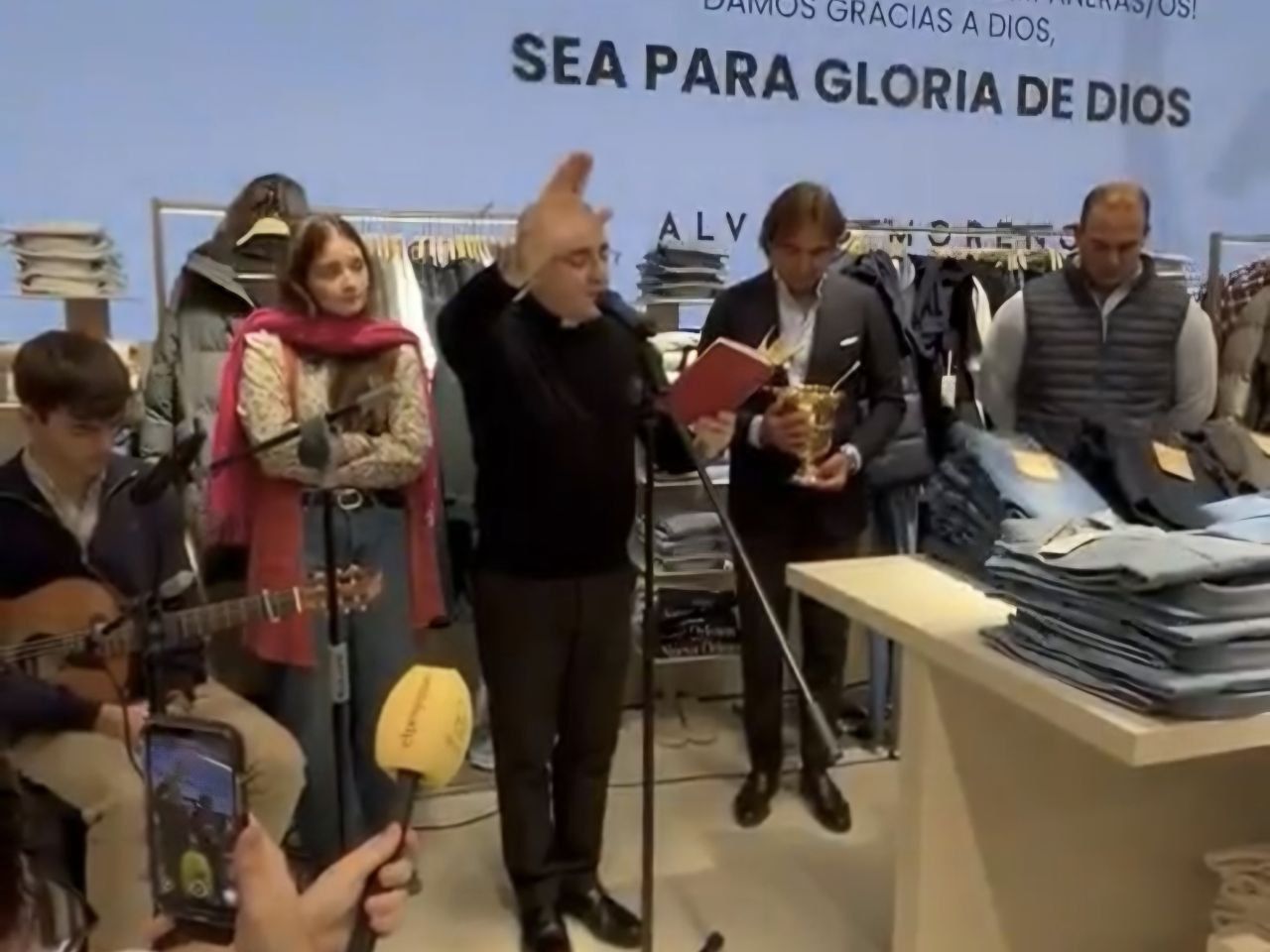 Inauguración de Álvaro Moreno en Madrid.