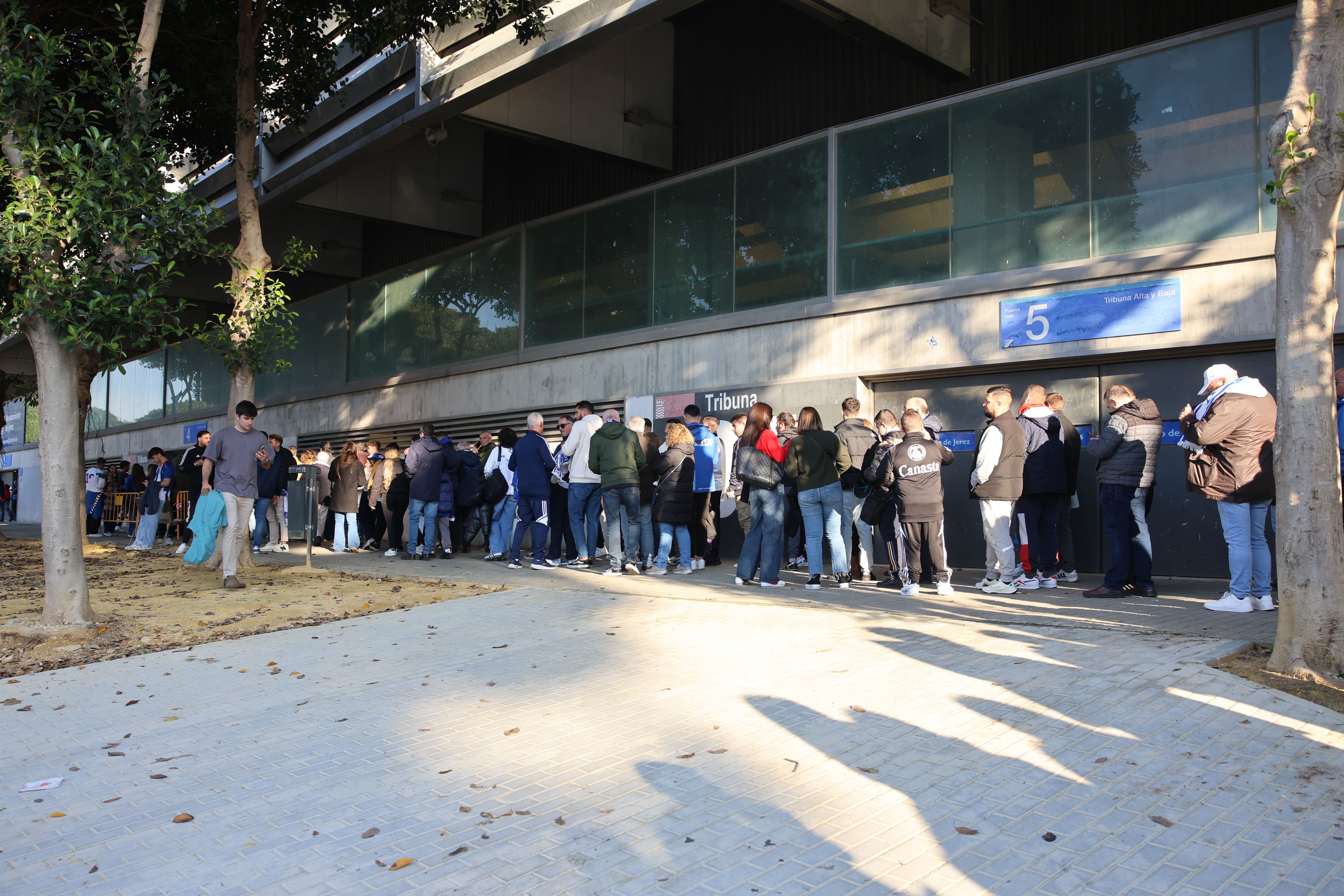 Aficionados en la previa del encuentro entre Xerez CD y Xerez DFC.