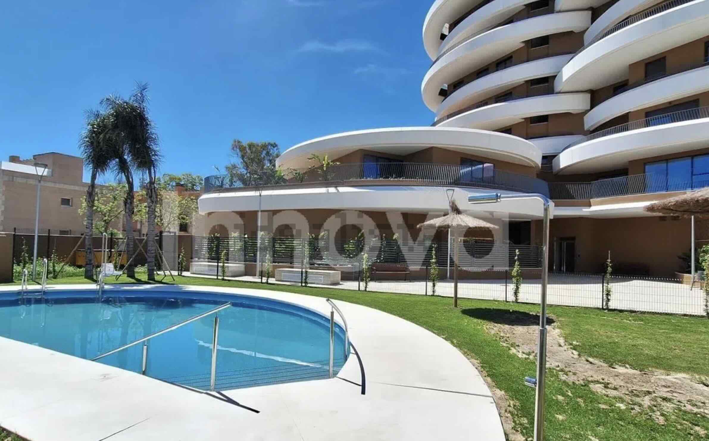 Vista de la zona de piscina en el residencial Sky Garden, en la zona más exclusiva de Jerez.