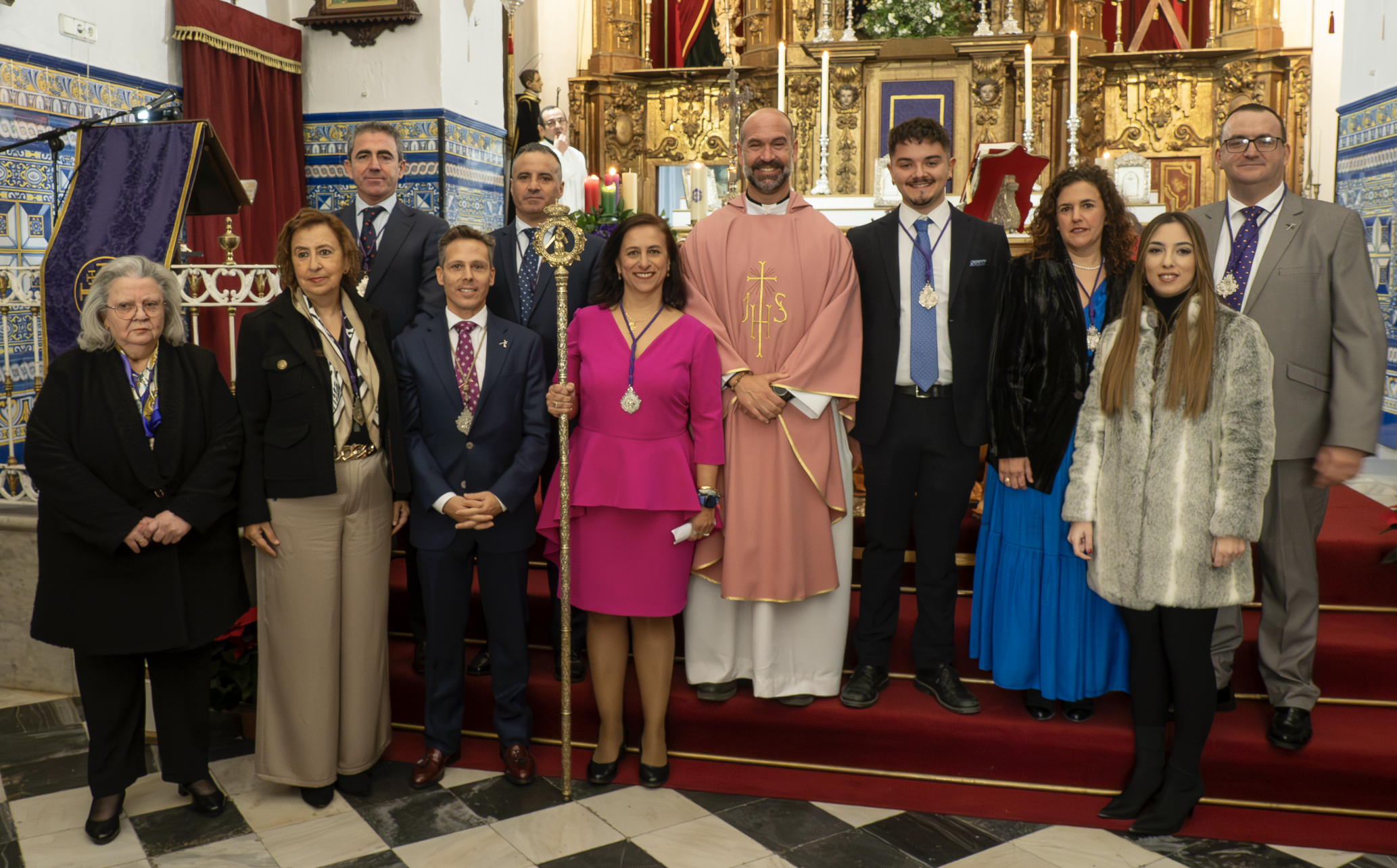 María del Carmen Tejero y su junta de gobierno tras la toma de posesión en la capilla de San Juan de Letrán.