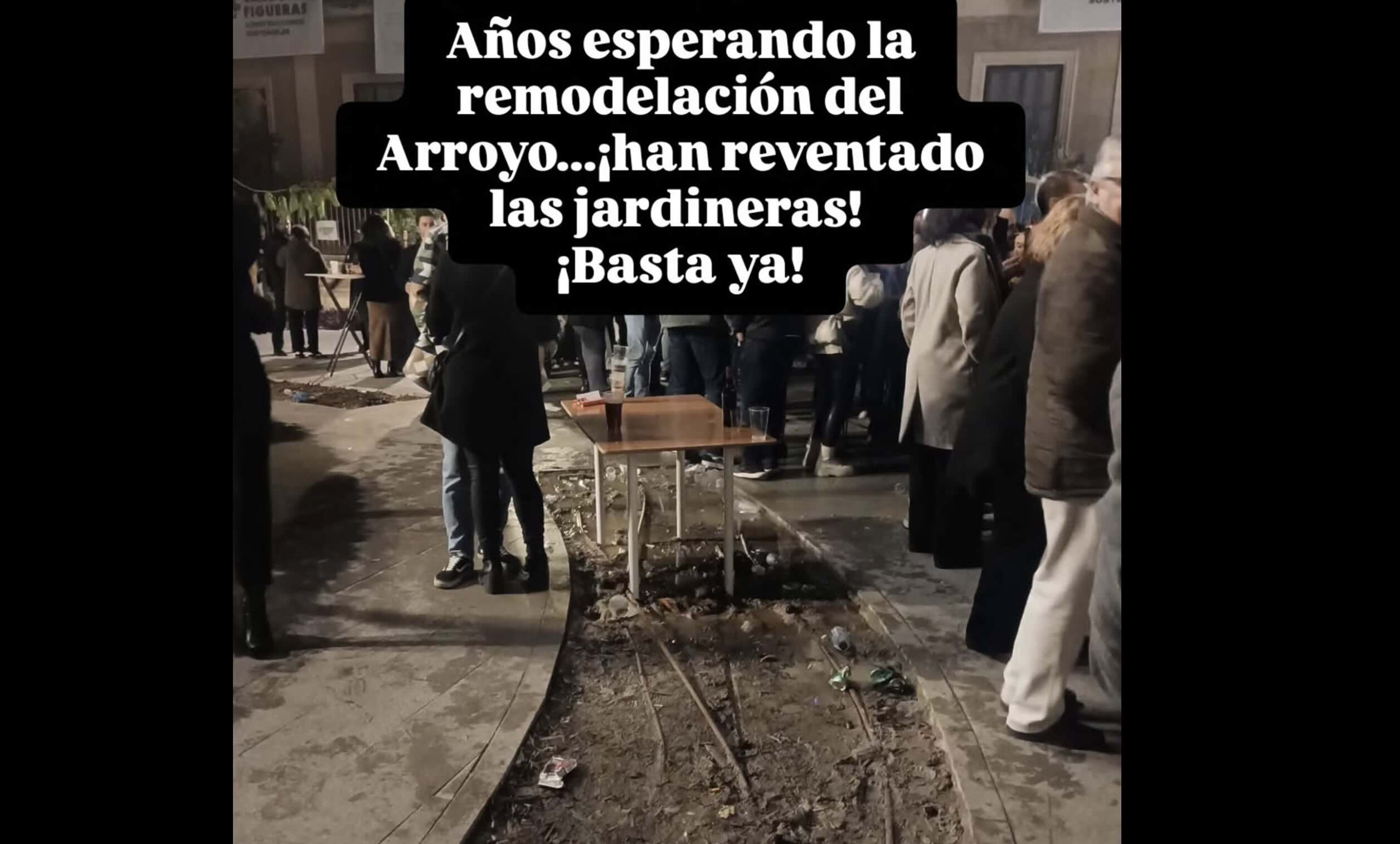 Queja de la asociación de vecinos del centro histórico tras otro fin de semana nefasto para la recientemente reurbanizada plaza del Arroyo en Jerez.