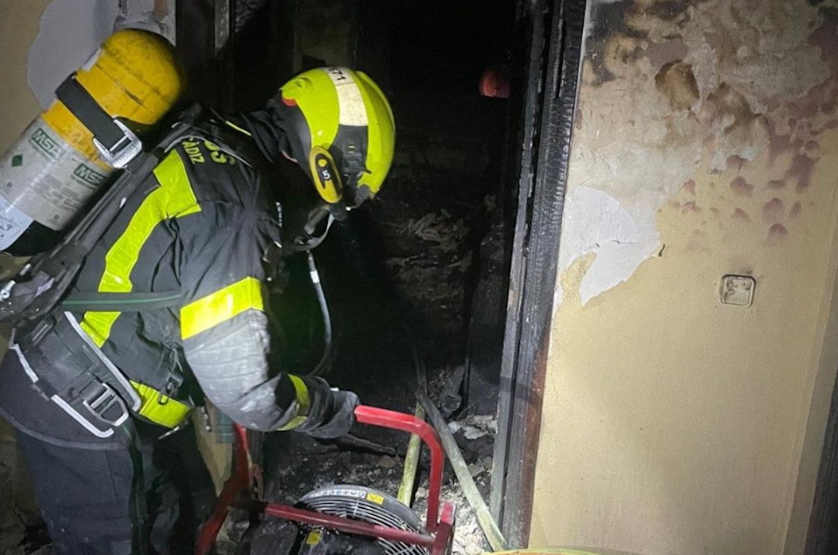 Incendio en una vivienda de la calle Retornos, en El Puerto.