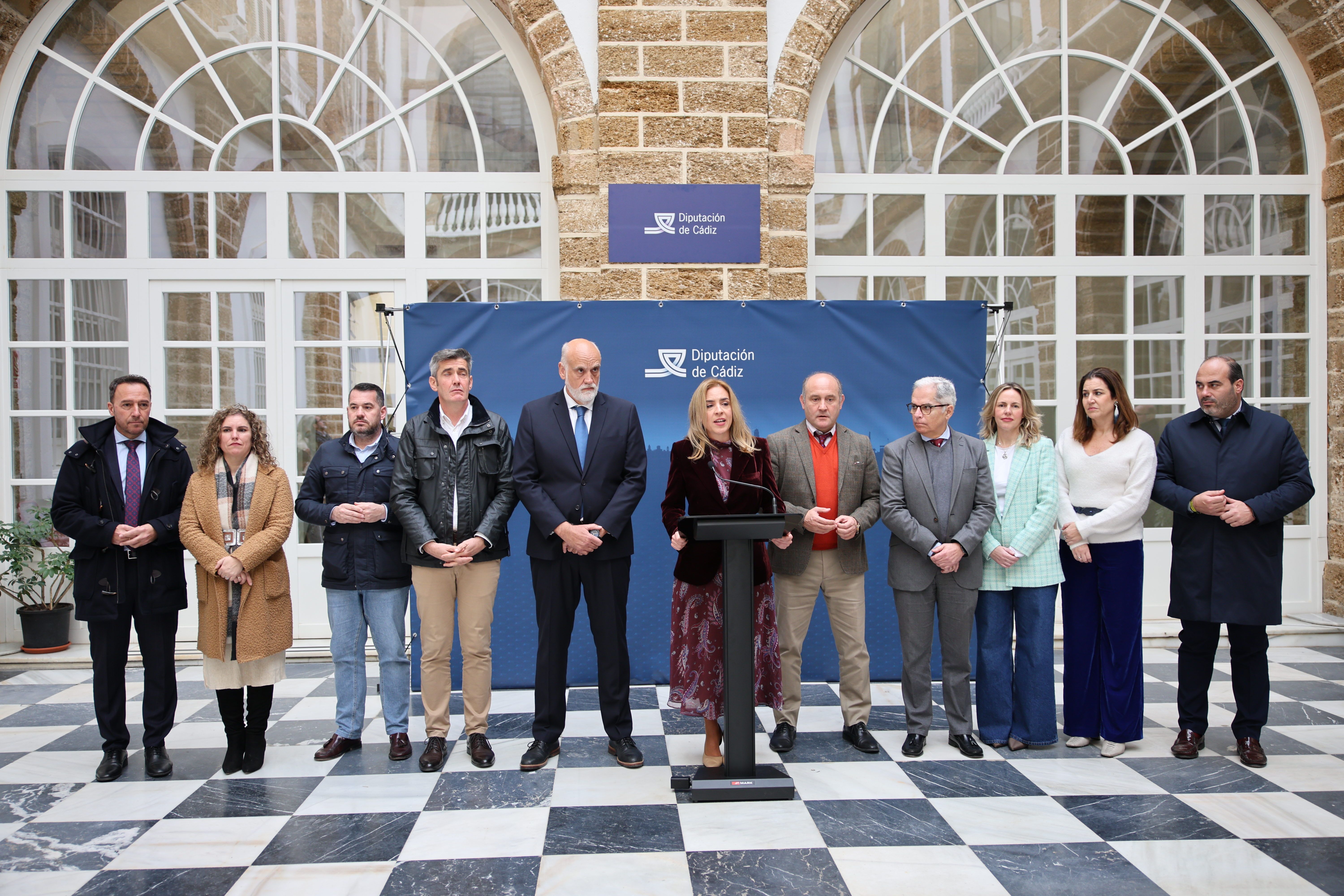 Martínez interviene, junto a parte de su equipo de gobierno, en el desayuno navideño que ha ofrecido en la sede principal de la Diputación de Cádiz.