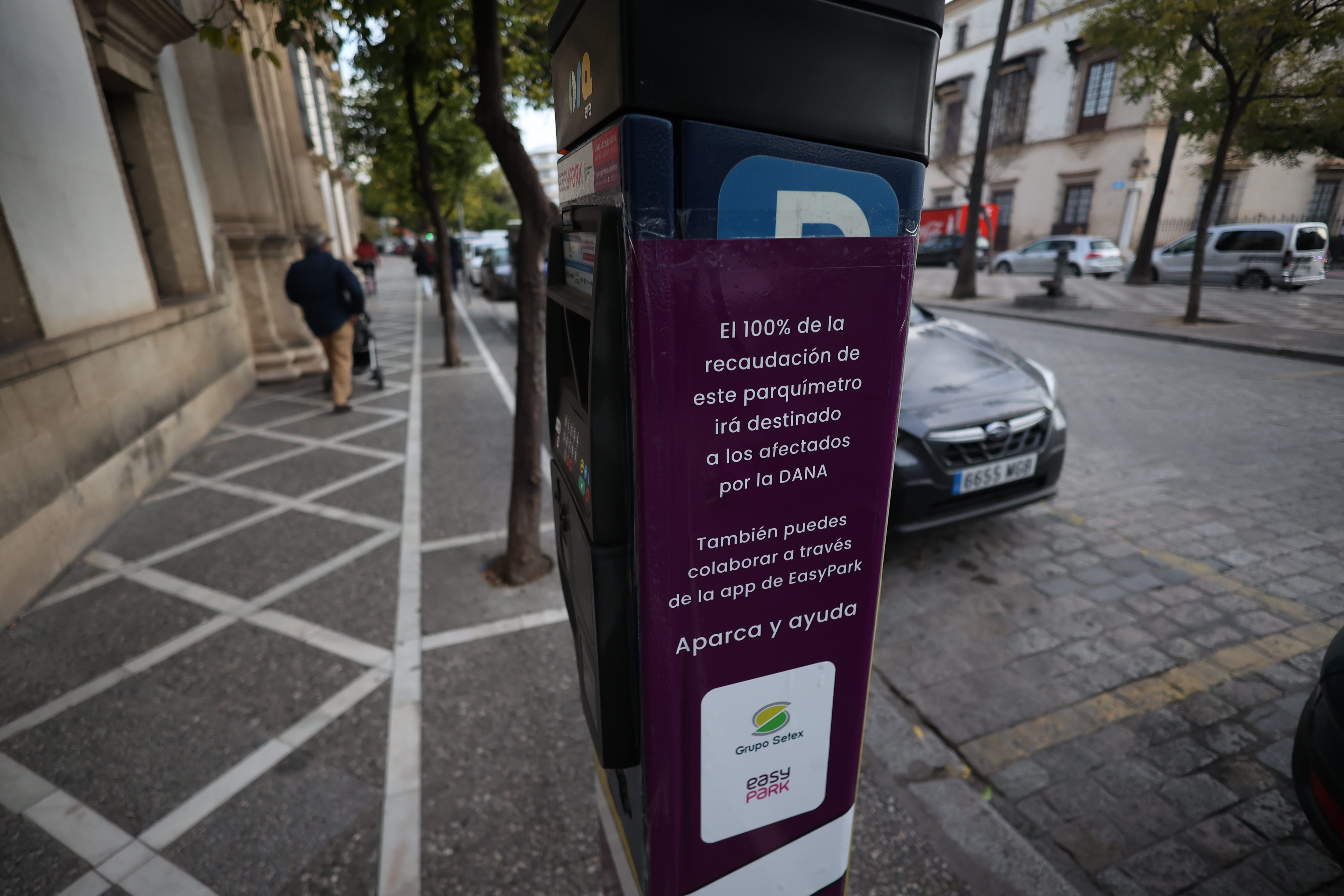 El mensaje del parquímetro solidario en el centro de Jerez.