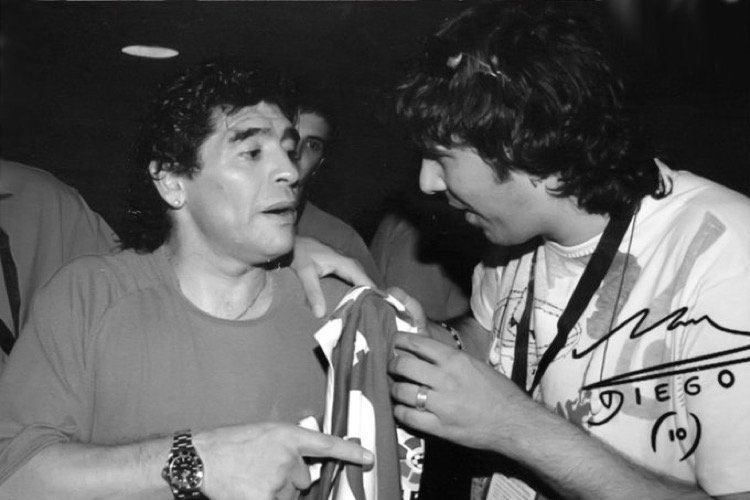 David Gallardo con Maradona, en una imagen retrospectiva.