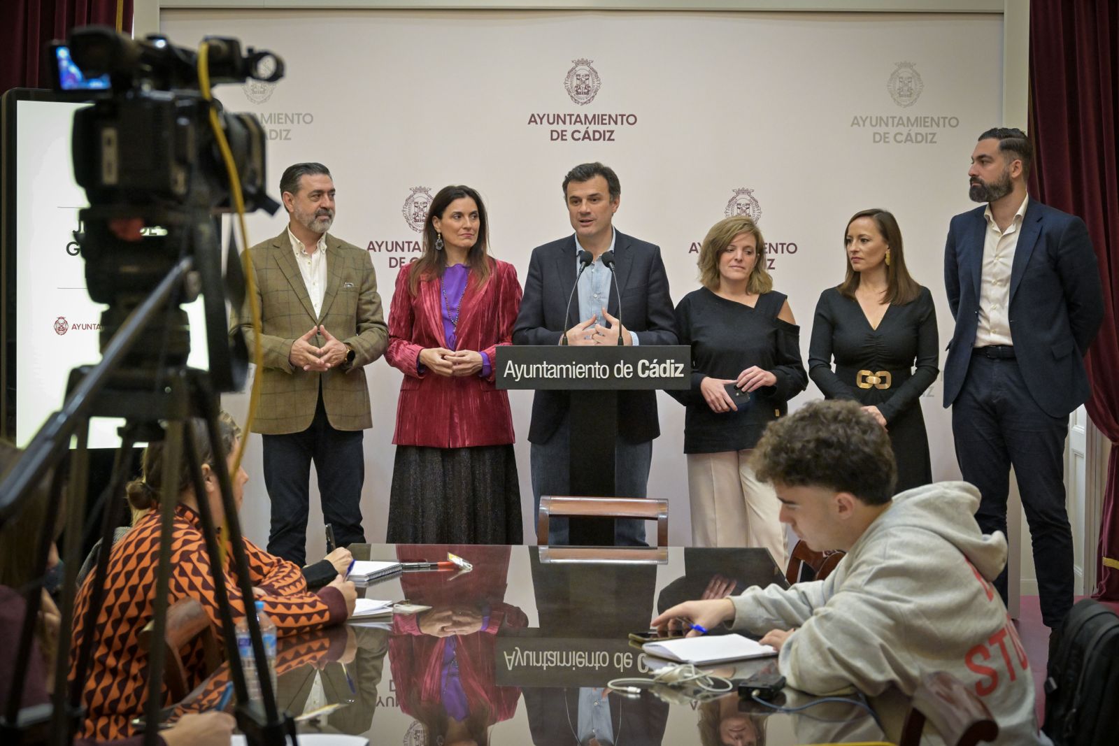 El alcalde de Cádiz en la presentación de las ludotecas. 