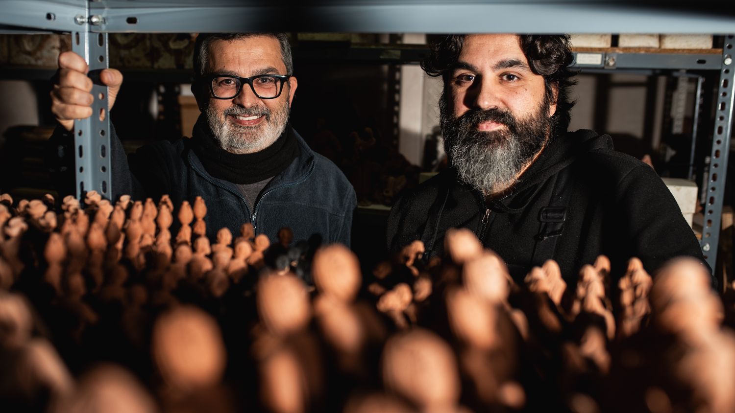 Los hermanos Cerrada han hecho de su pasión por las figuras del Belén un oficio, referente hoy en toda Andalucía.