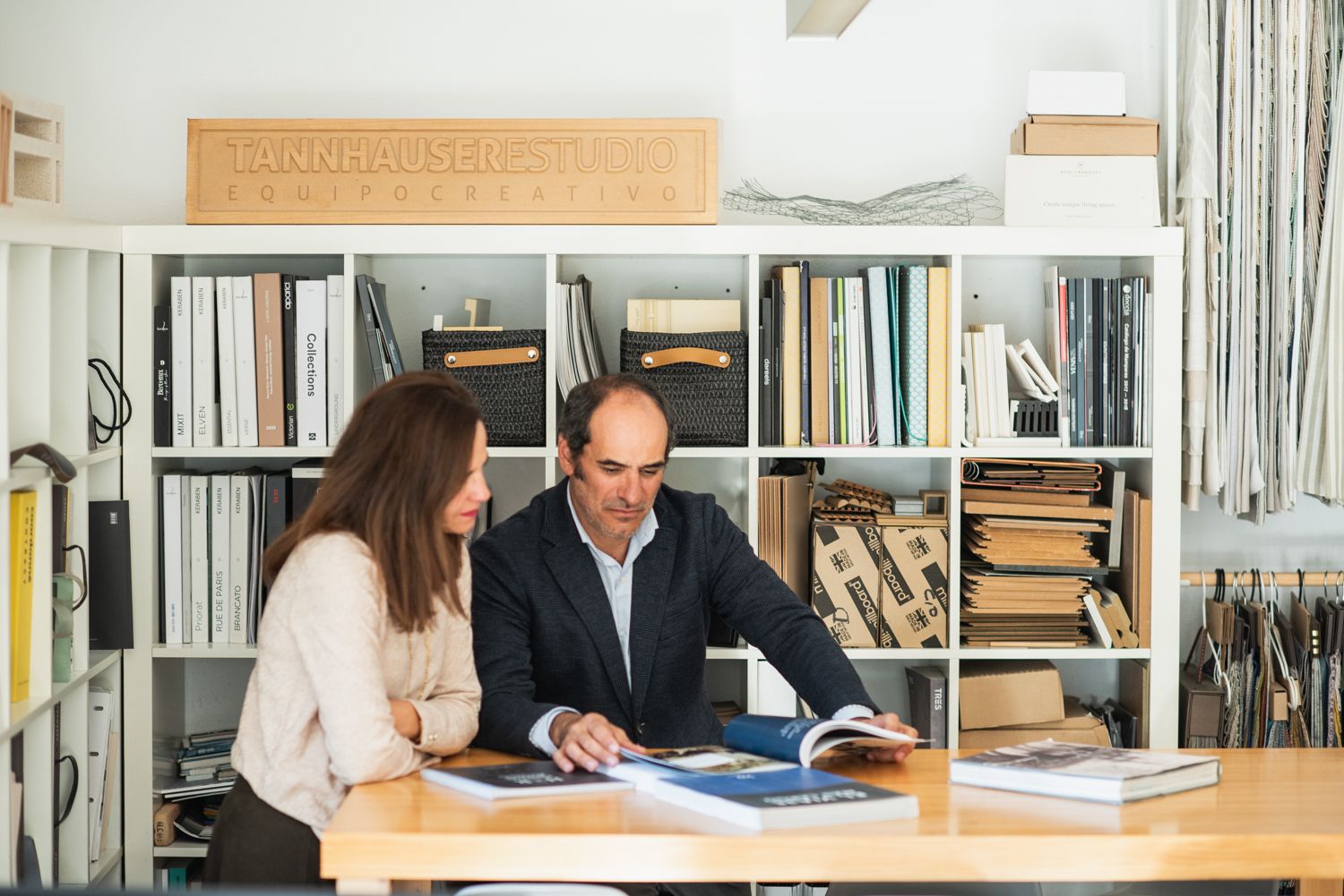 Antonio Fernández Torres trabajando en el estudio.