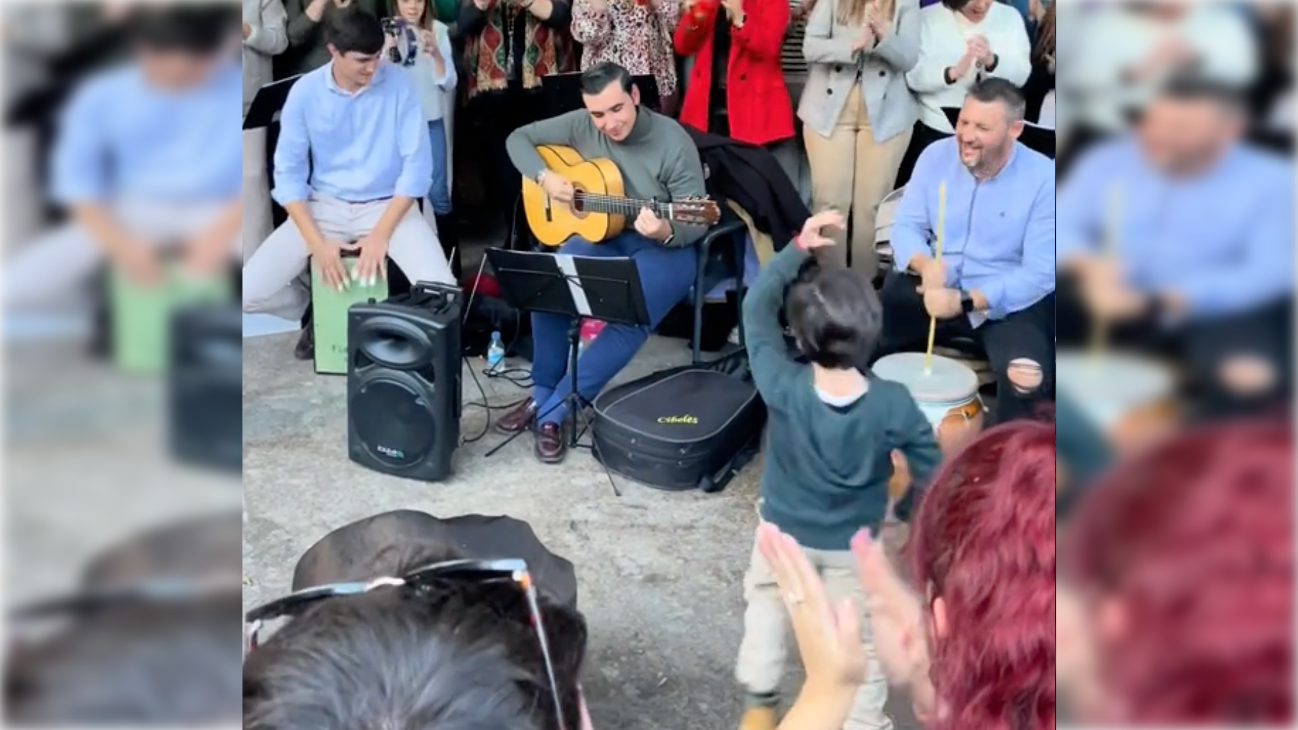 El pequeño Martín, derrochando arte en las Zambombas de Jerez.