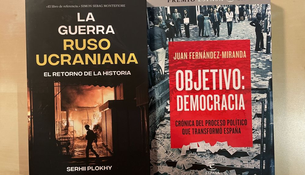 Dos de los libros propuestos para leer en Navidad.