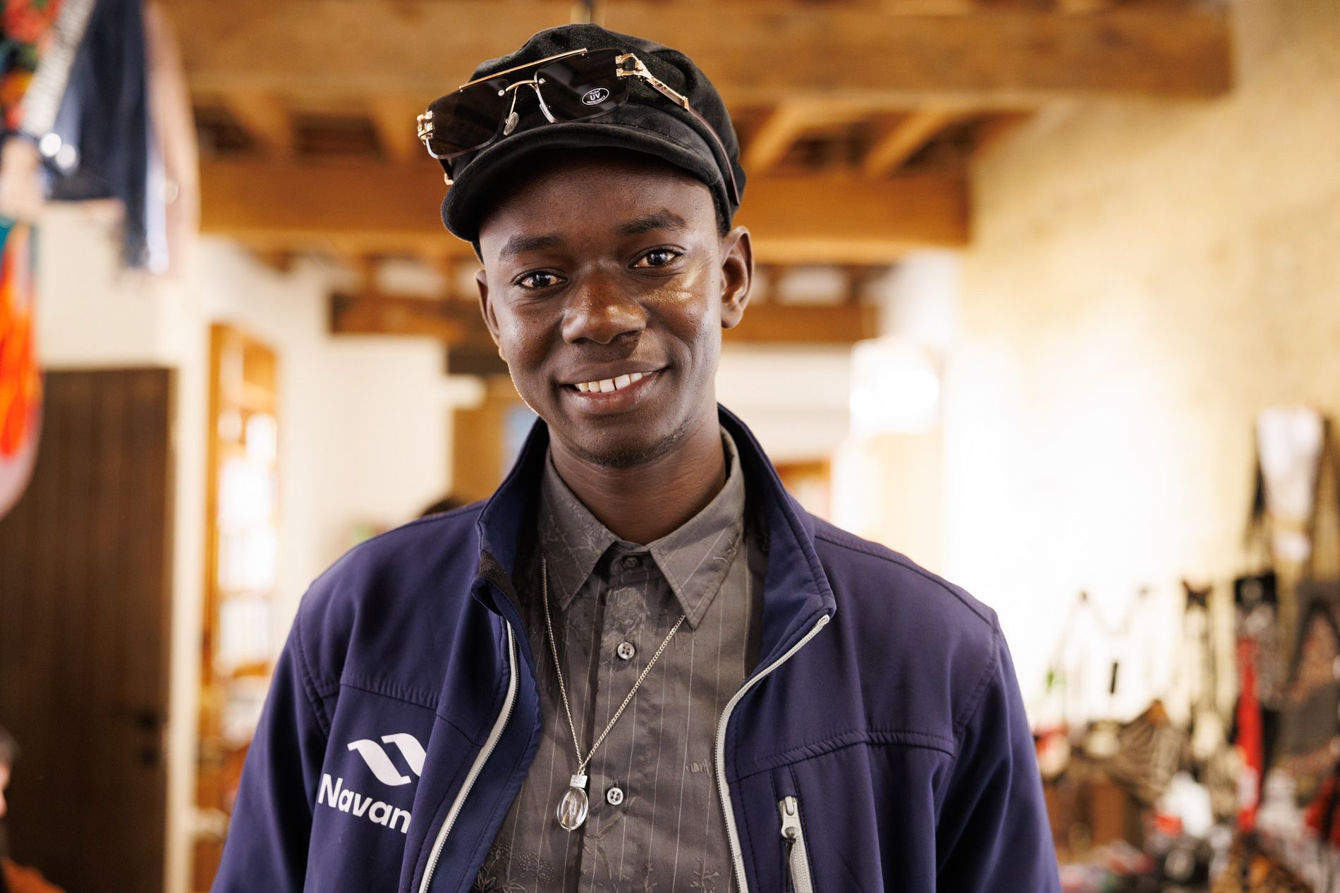 Mamadou en El Corral de San Antón, donde vende sus productos.