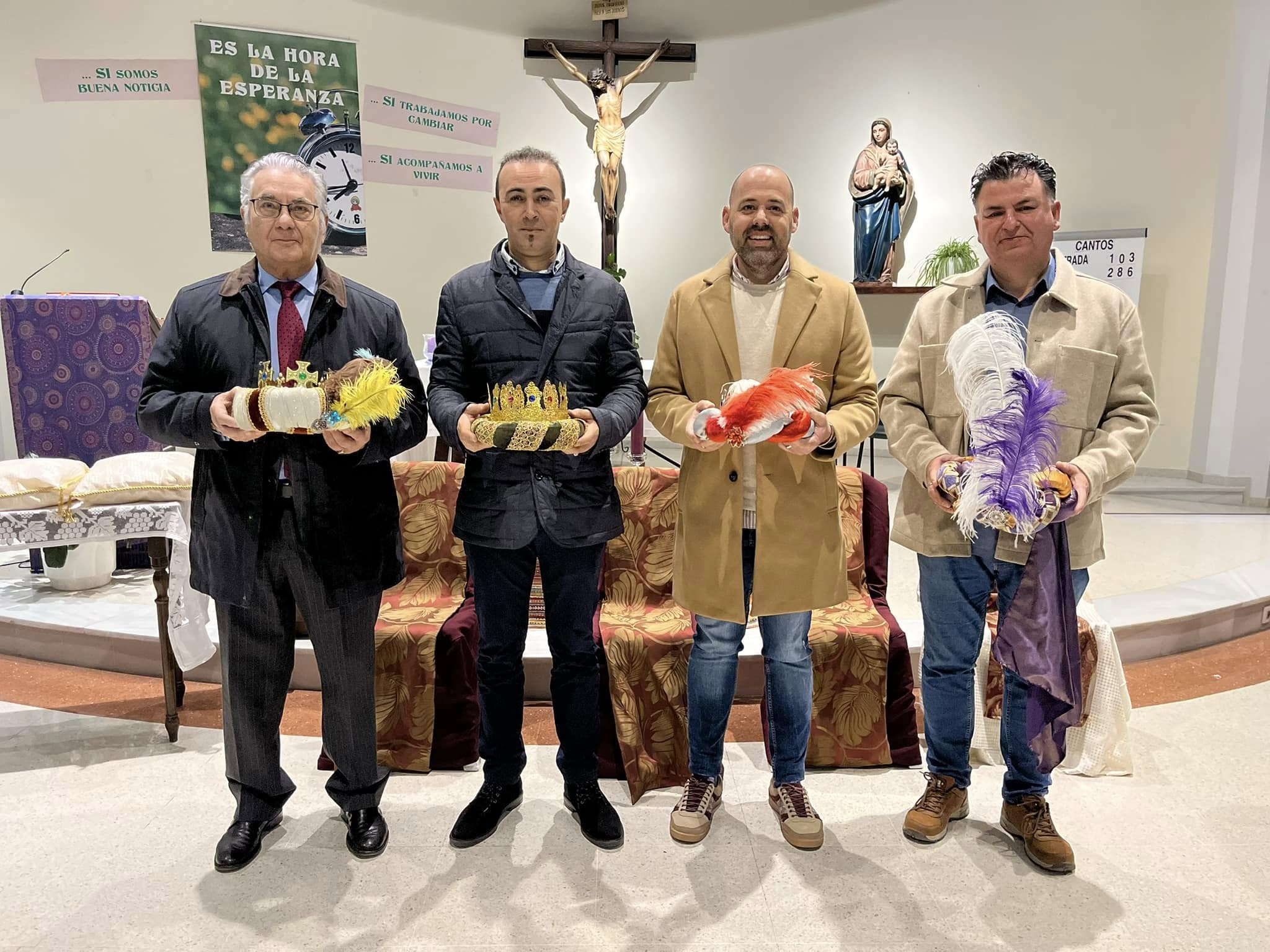 Los representantes de los Reyes Magos y el Cartero Real de Icovesa. 