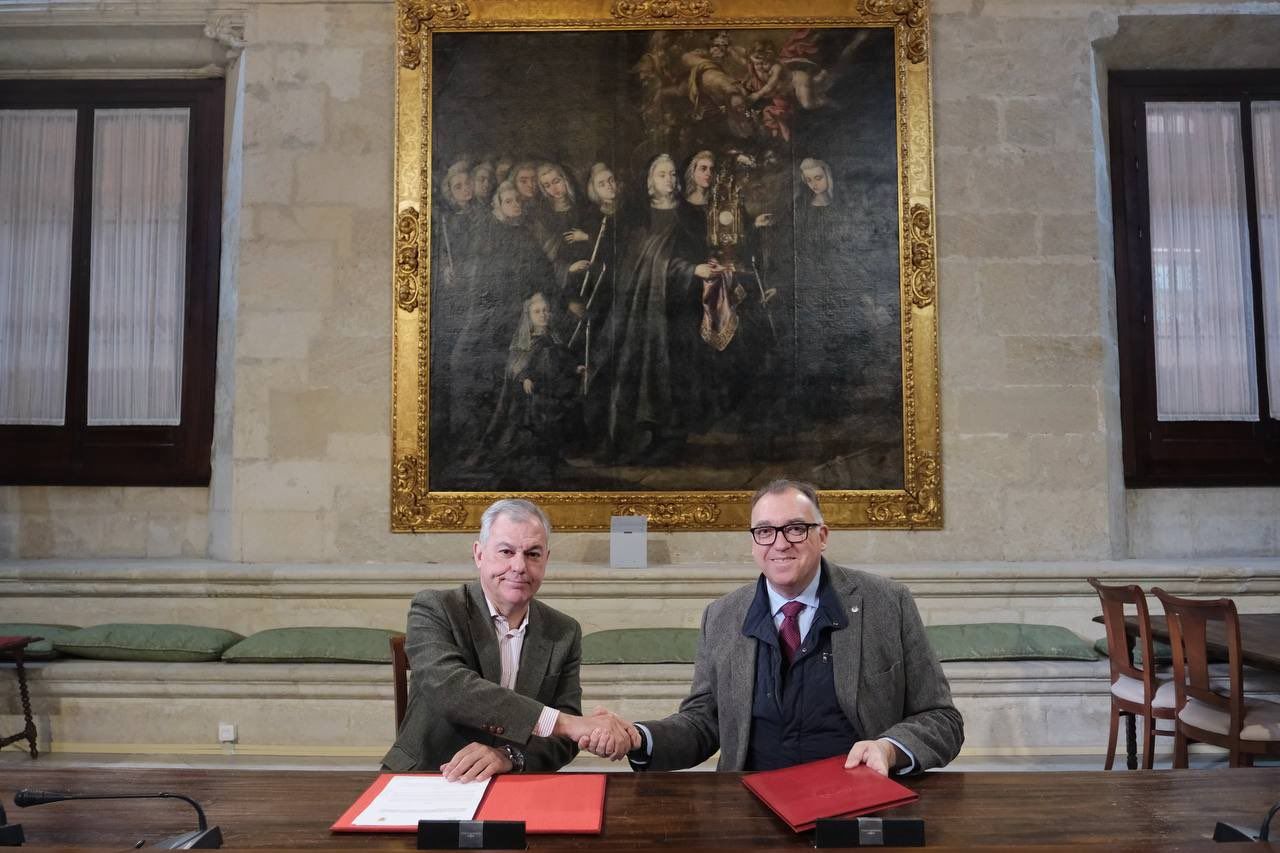 Arturo Bernal junto a José Luis Sanz, alcalde de Sevilla.