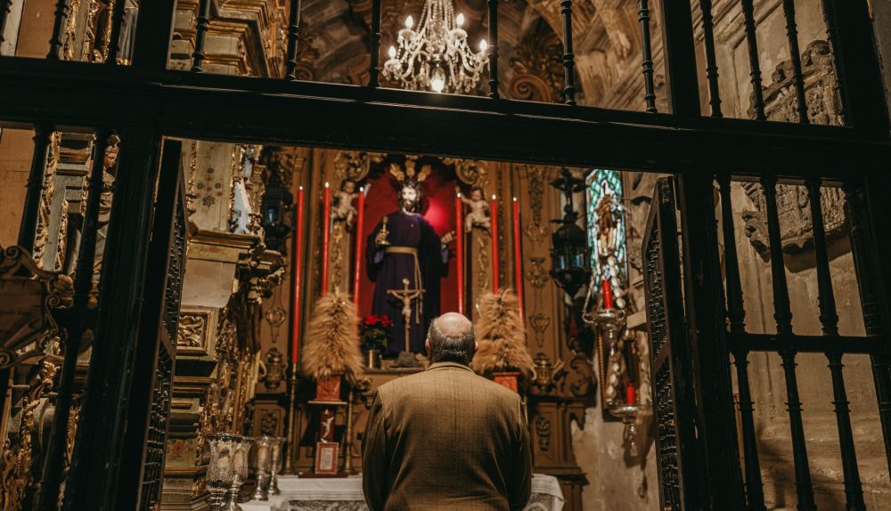 Ante el Señor de la Sagrada Cena situado en el sagrario de San Marcos. 