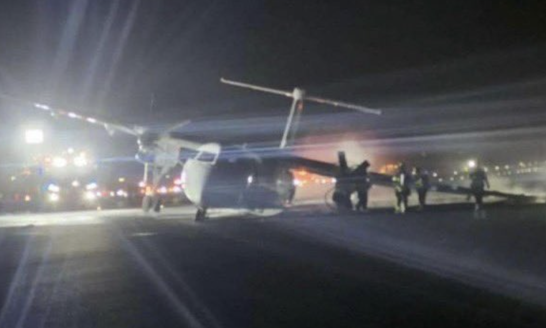 Avión de Air Canada en Halifax con el tren de aterrizaje roto tras haber llegado a su destino.