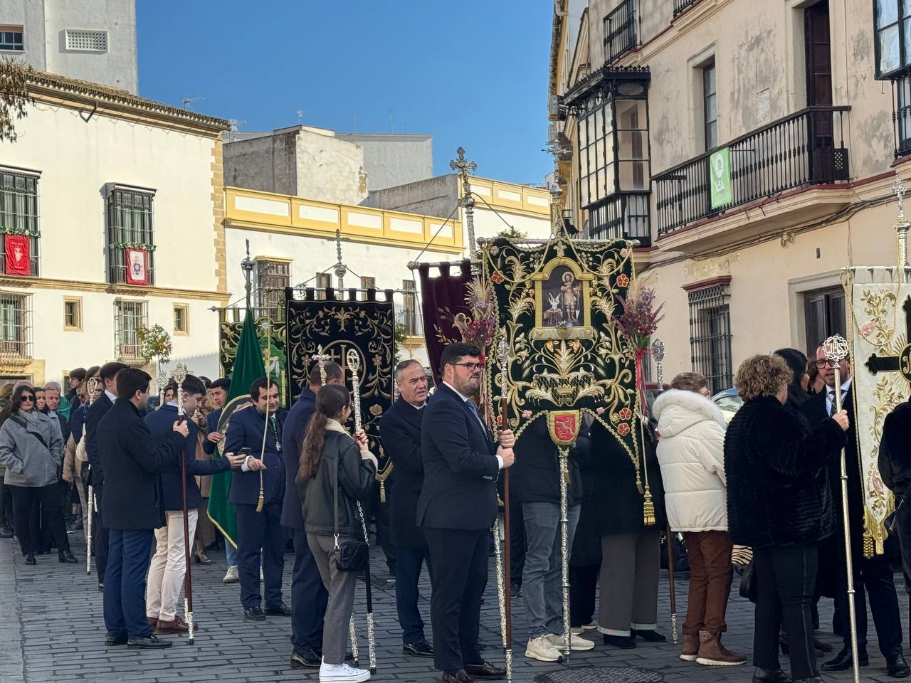 La procesión llegando a la Catedral.