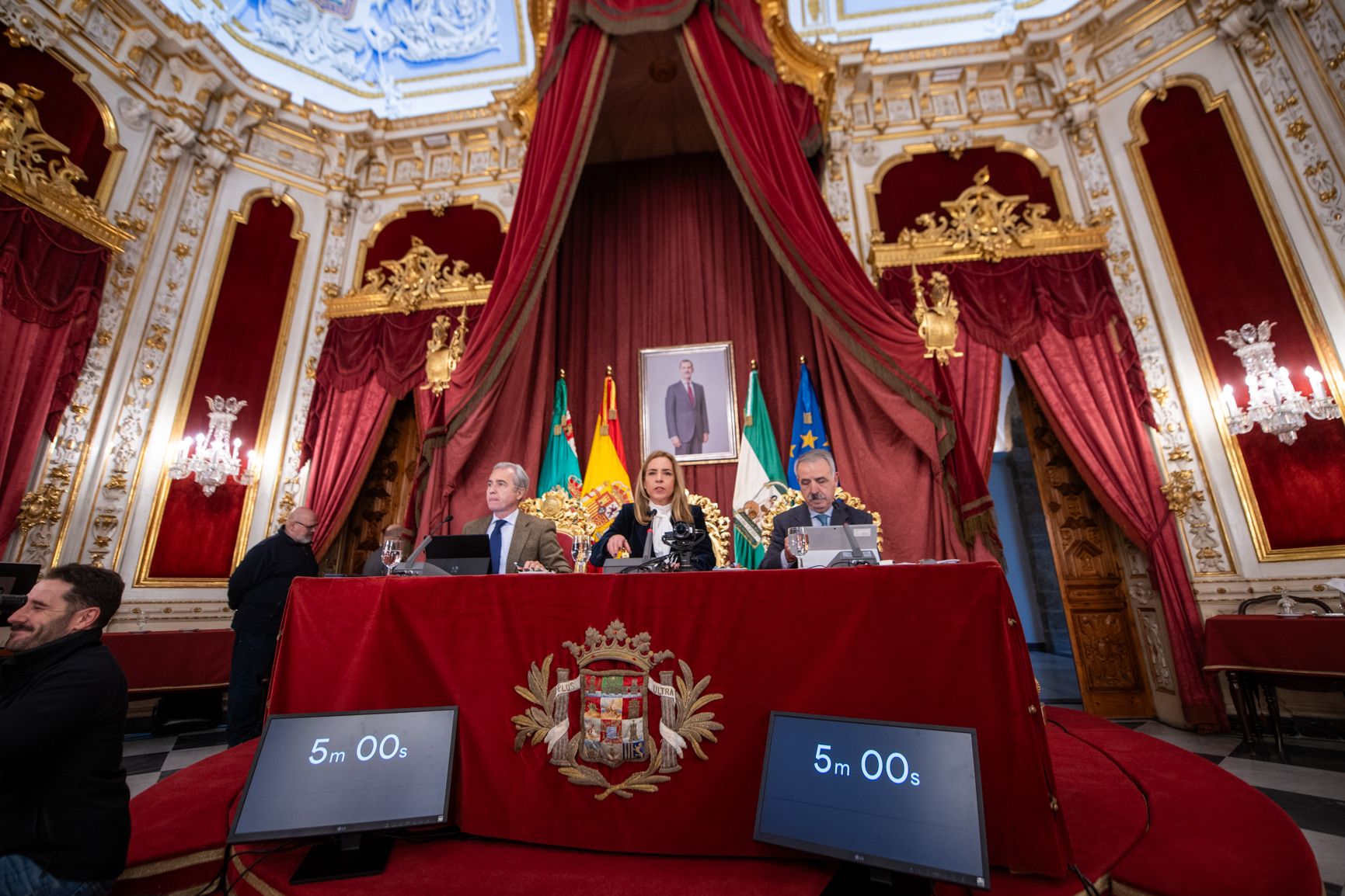 La mesa presidencial durante la última sesión de 2024.