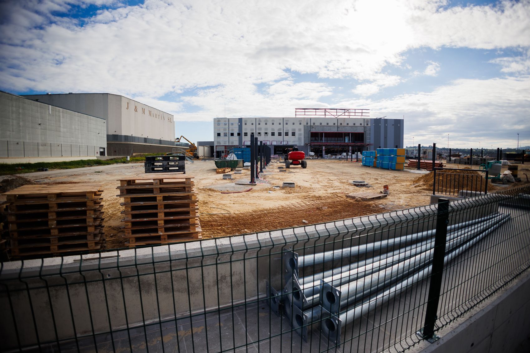 Vista de las obras del nuevo Mercadona en el acceso Sur de Jerez, en el arranque de la antigua circunvalación, en días pasados.