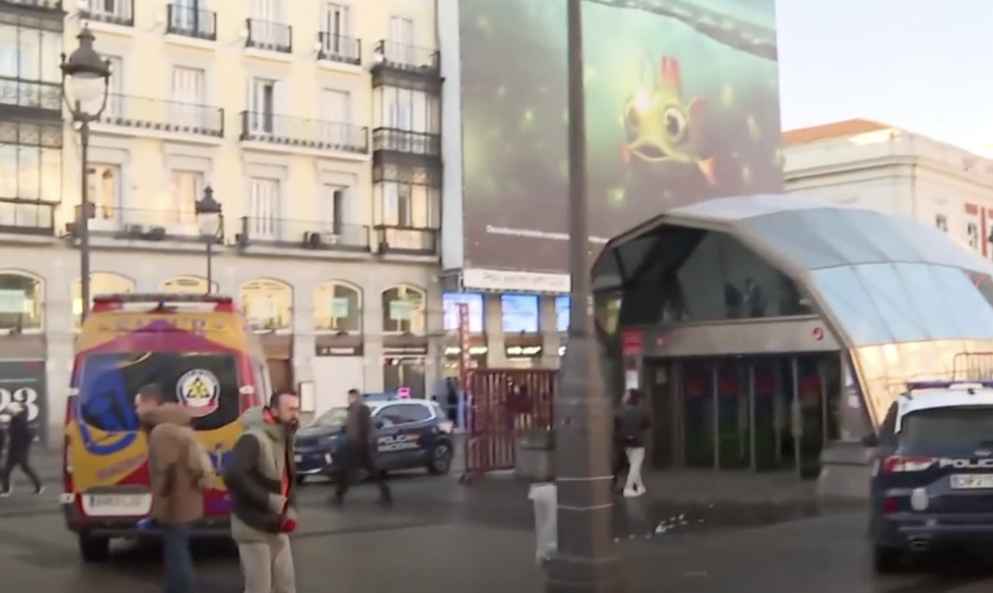 Un tren de Cercanías arrolla a una persona en la estación de Sol de Madrid.